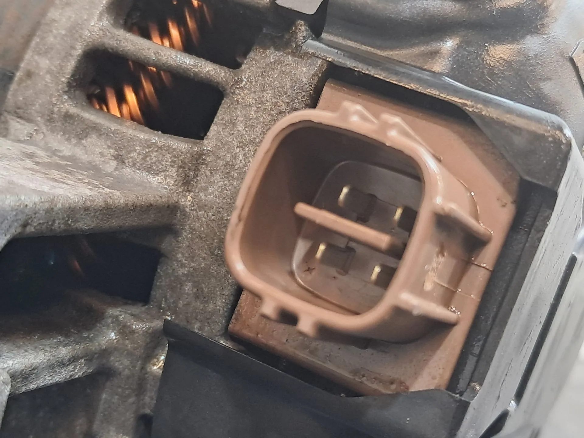 Alternador TOYOTA Avensis Sedan (_T27_) Imagem-3