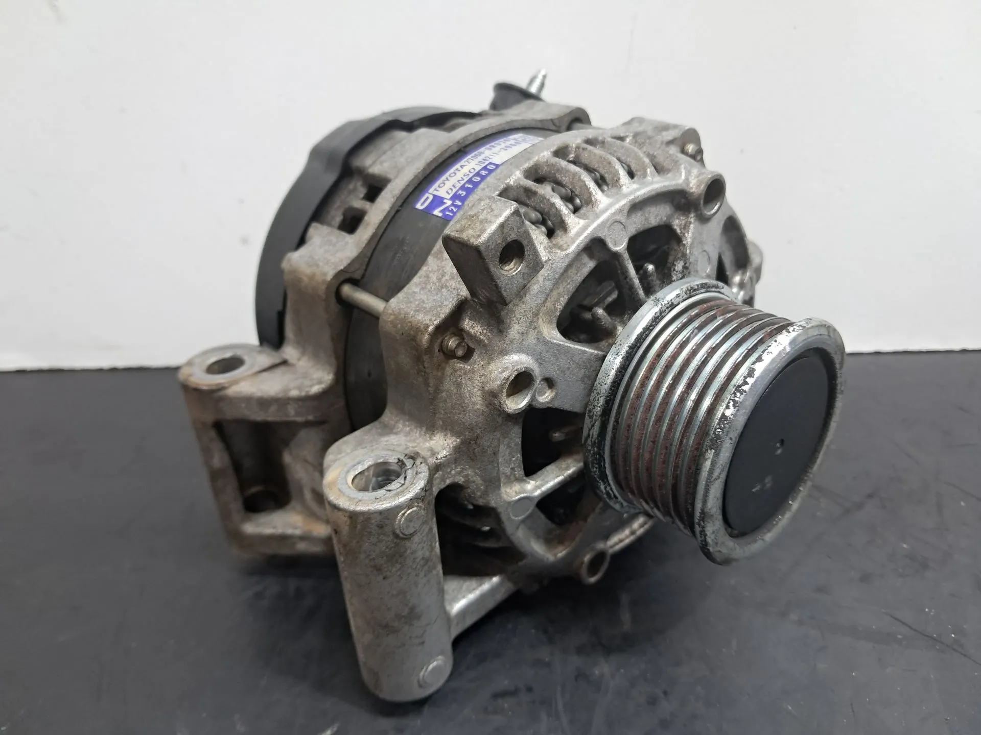 Alternador TOYOTA Avensis Sedan (_T27_)