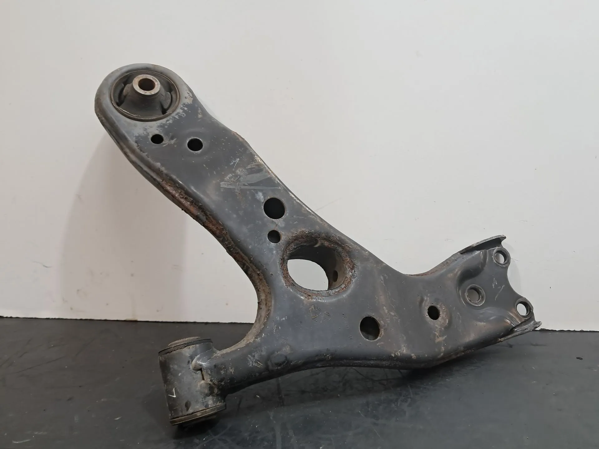 Brazo suspensión delantero derecho TOYOTA Avensis Sedan (_T27_)