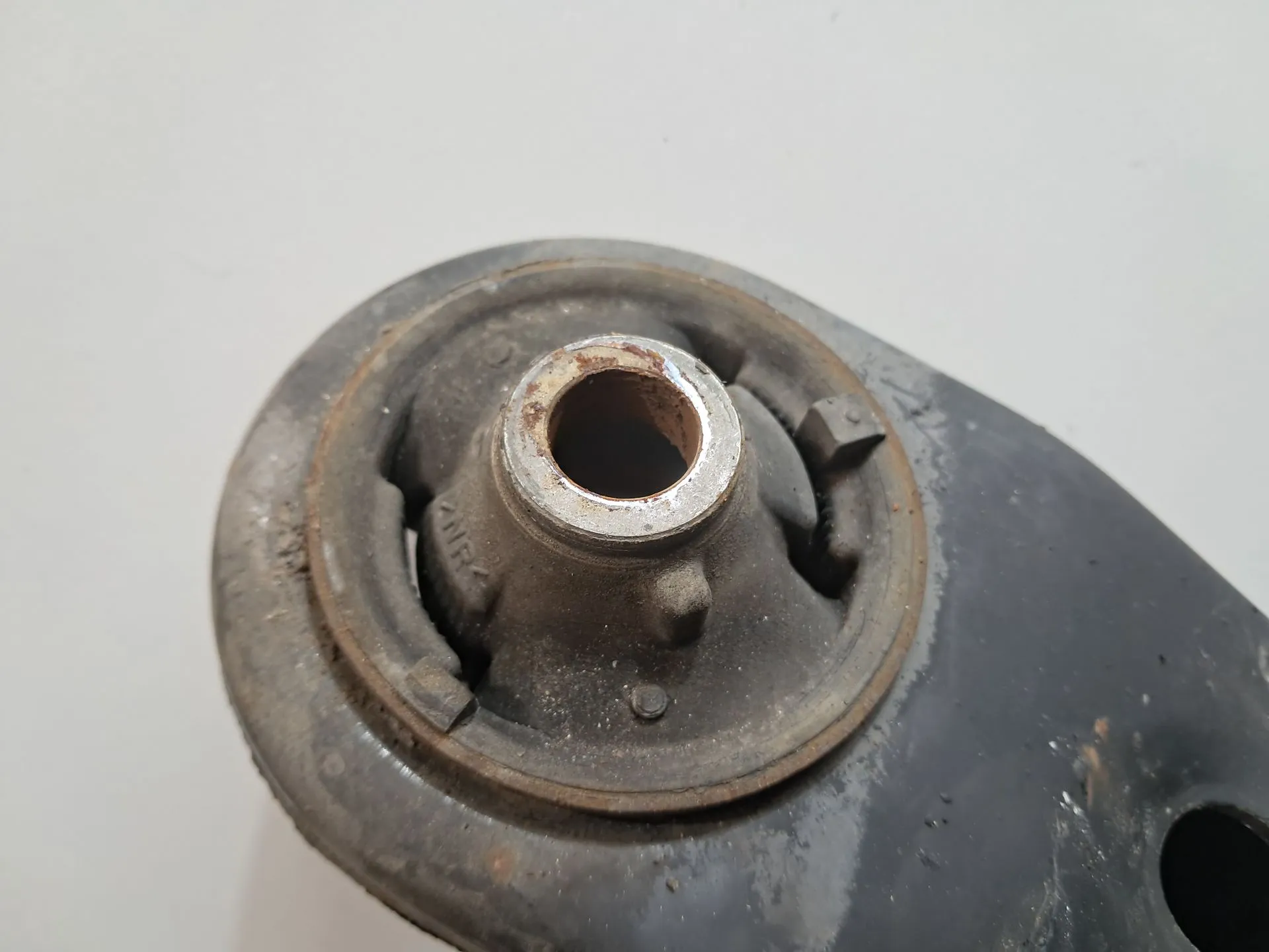 Brazo suspensión delantero izquierdo TOYOTA Avensis Sedan (_T27_) Imagem-1