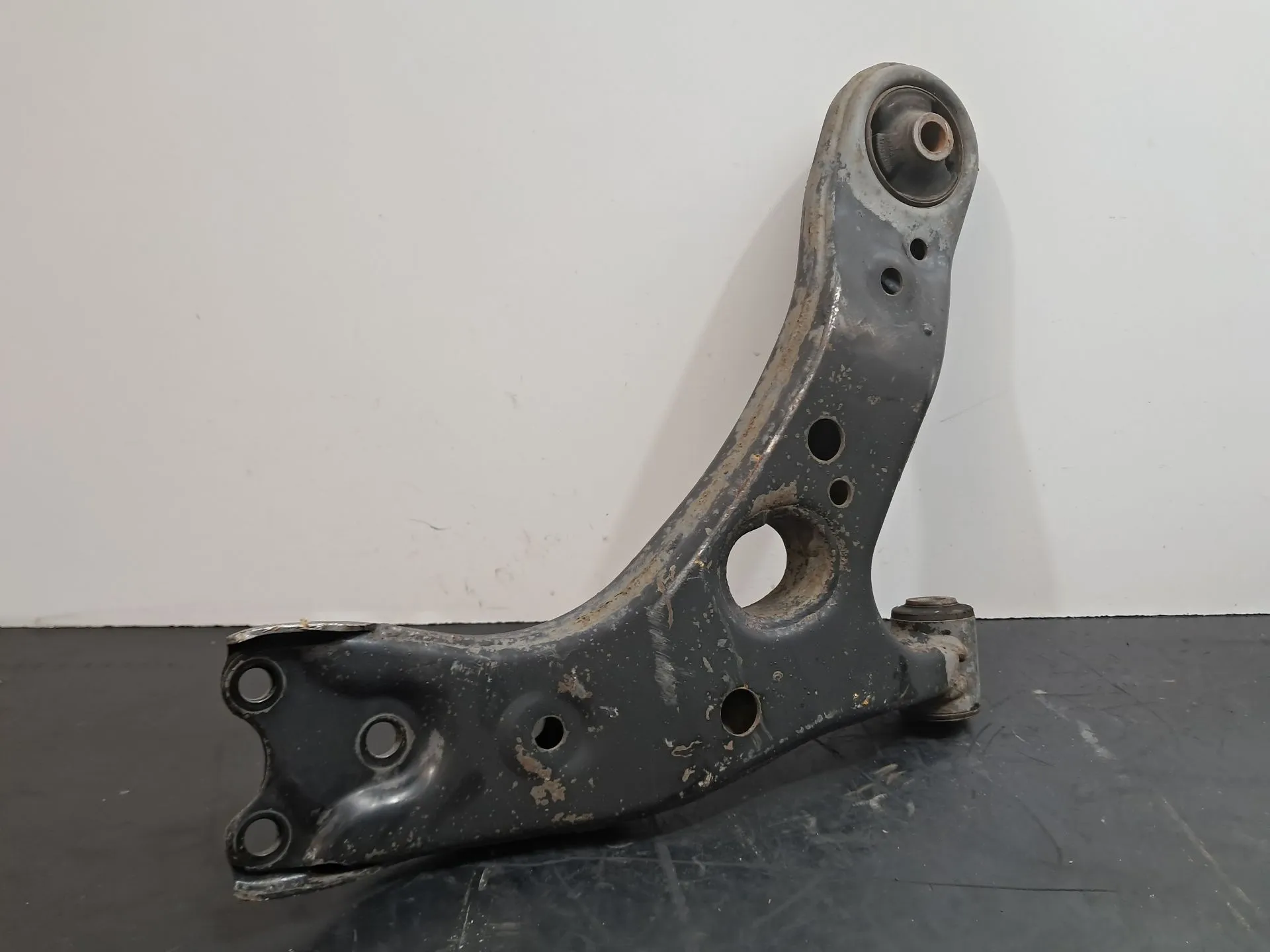 Brazo suspensión delantero izquierdo TOYOTA Avensis Sedan (_T27_) Imagem-3