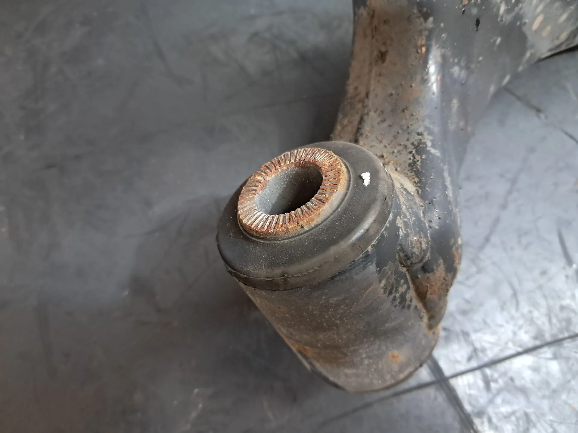 Brazo suspensión delantero izquierdo TOYOTA Avensis Sedan (_T27_) Imagem-2