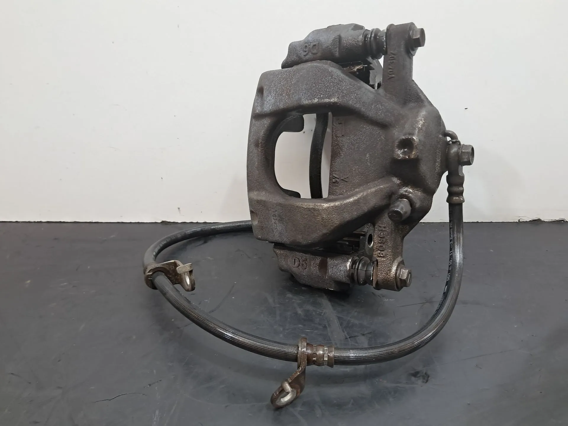 Left front Brake Caliper TOYOTA Avensis Sedan (_T27_)