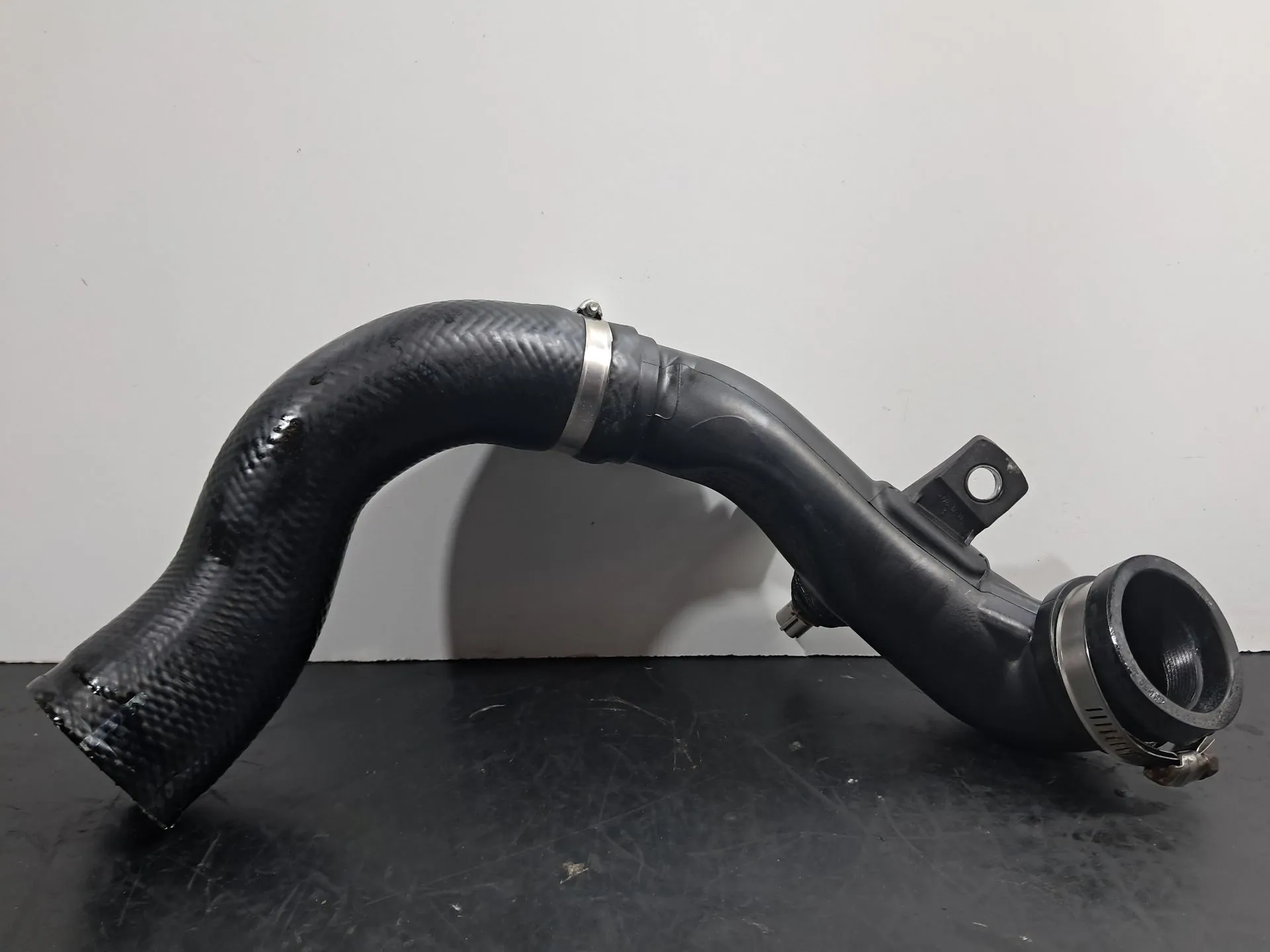 Intercooler pipe TOYOTA Avensis Sedan (_T27_)