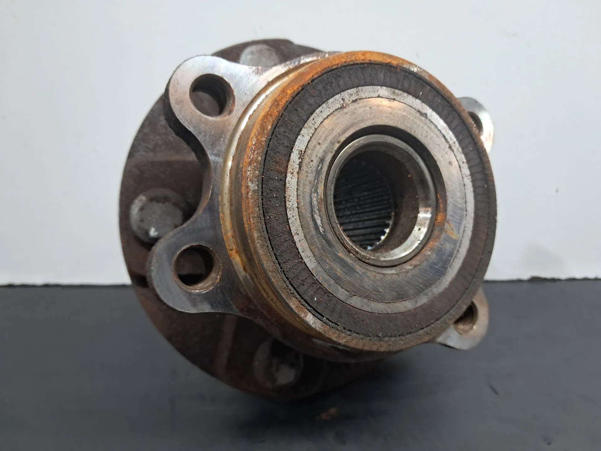Wheel hub TOYOTA Avensis Sedan (_T27_)