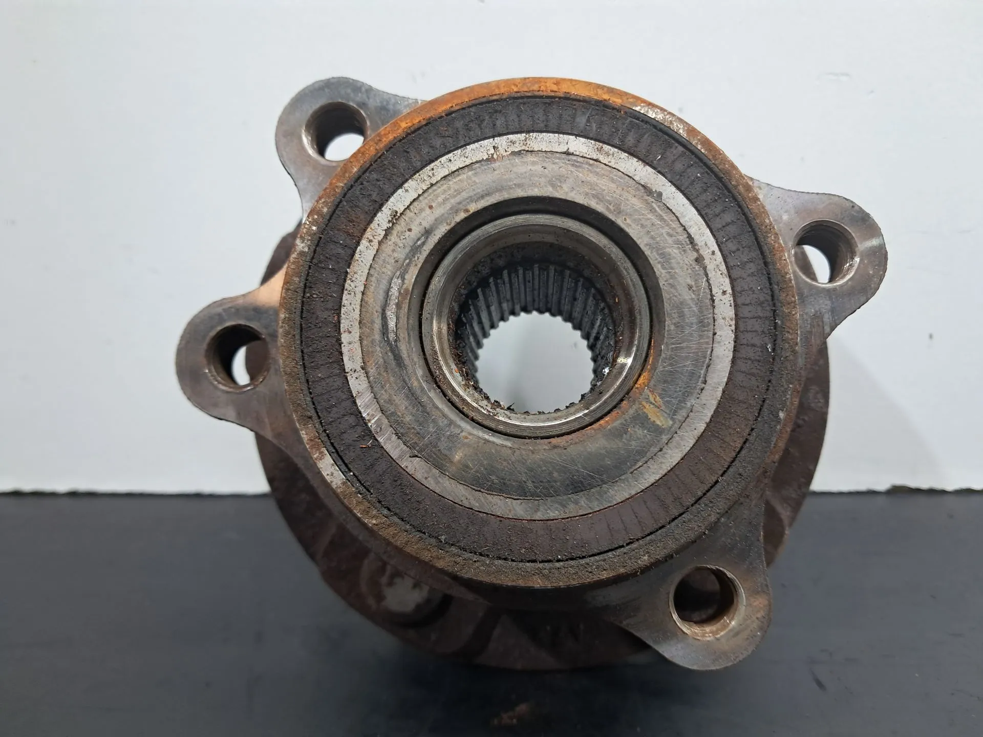 Wheel hub TOYOTA Avensis Sedan (_T27_) Imagem-1