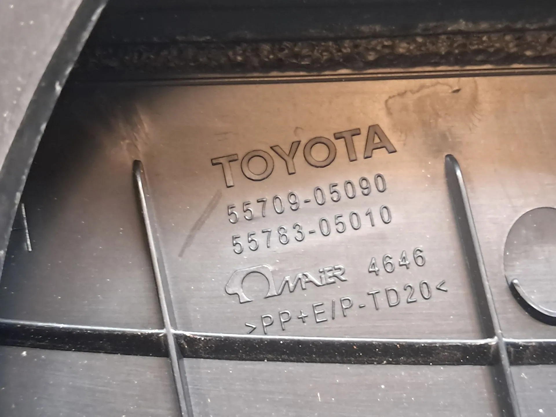 Torpedo TOYOTA Avensis Sedan (_T27_) Imagem-14
