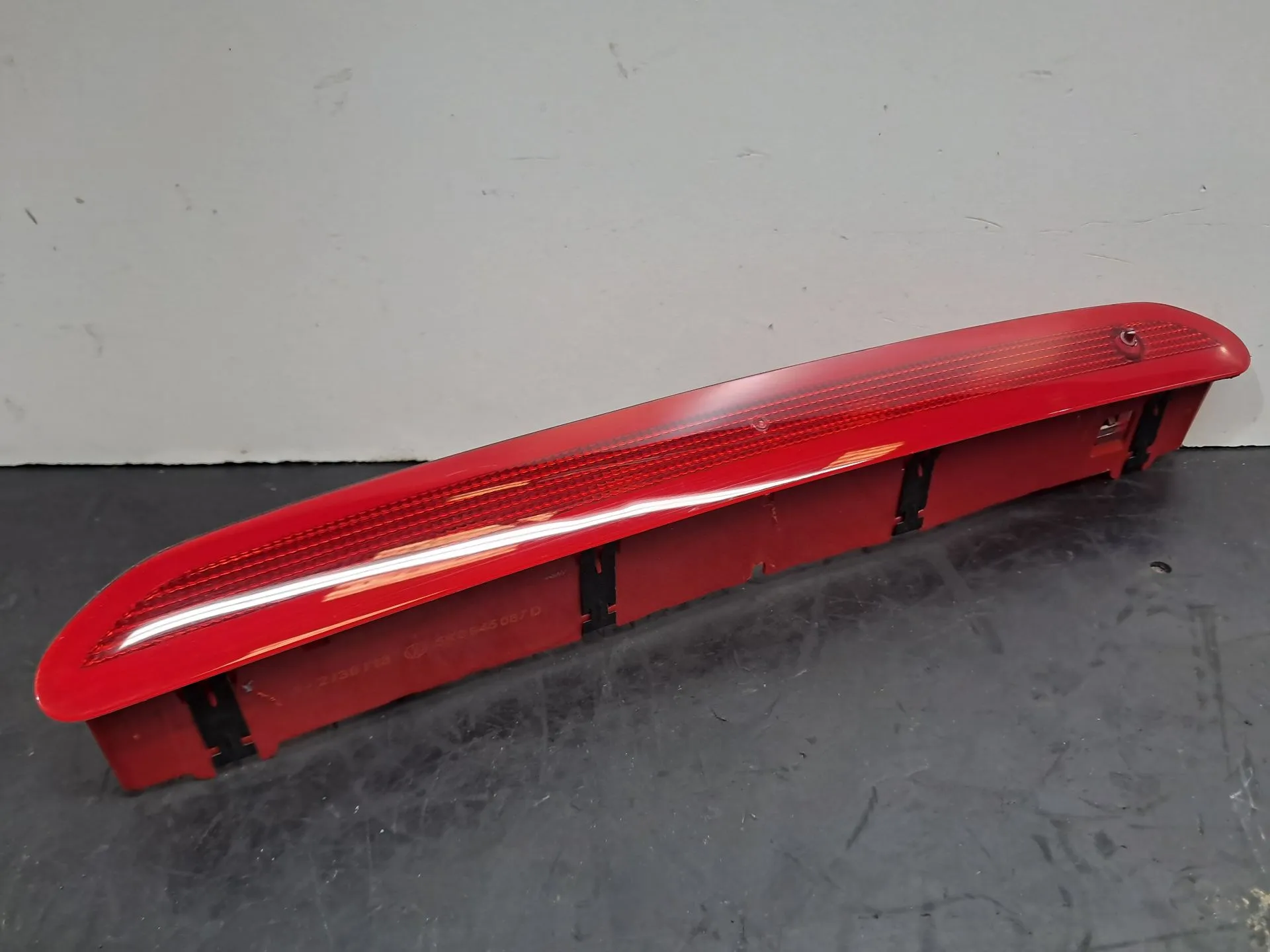 Additional stop light / 3rd stop light VOLKSWAGEN Tiguan (AD1, AX1)