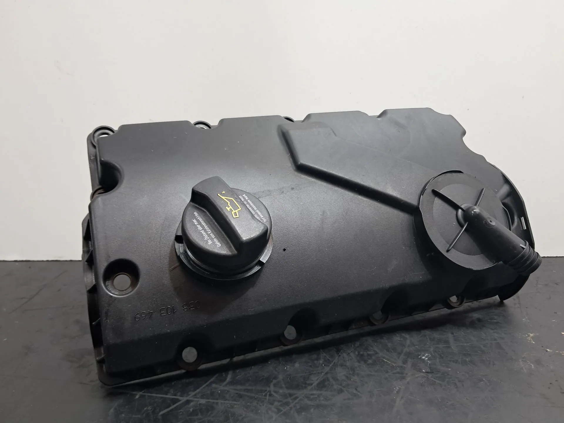 Valve cover AUDI A4 (8E2, B6)