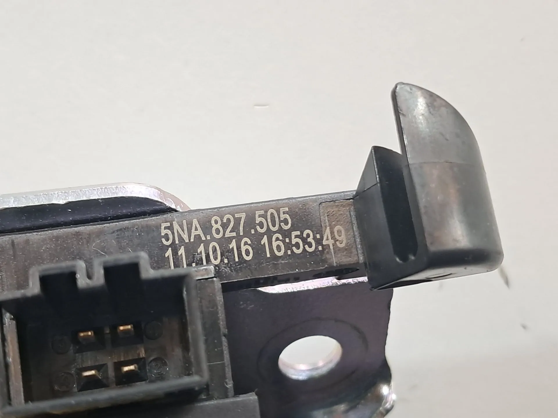 Fechadura / fecho da mala VOLKSWAGEN Tiguan (AD1, AX1) Imagem-1