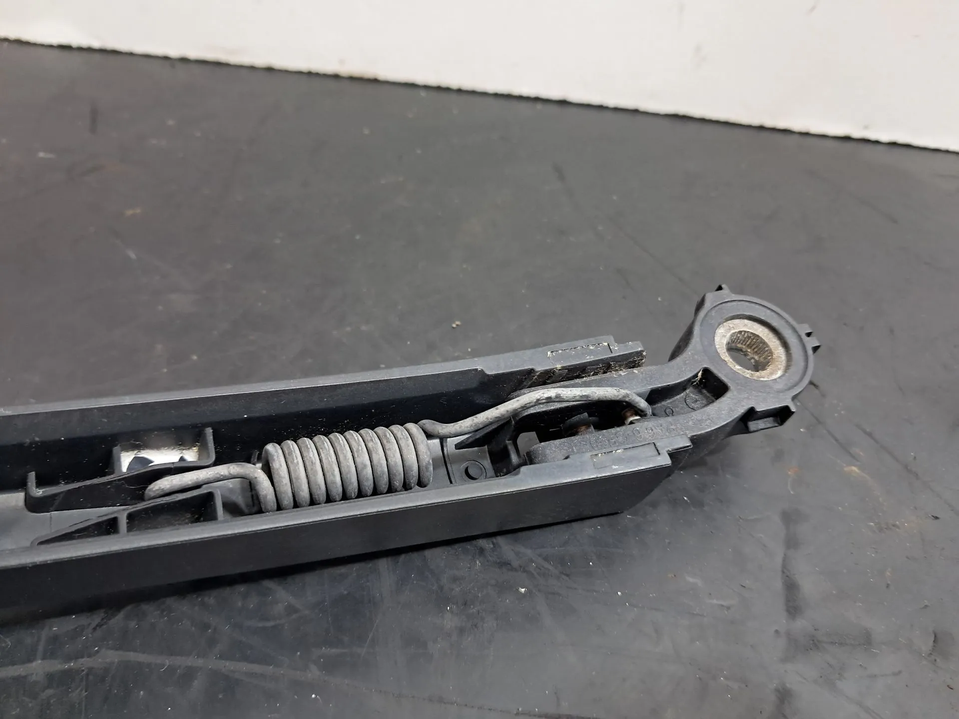 Rear wiper arm VOLKSWAGEN Tiguan (AD1, AX1) Imagem-4