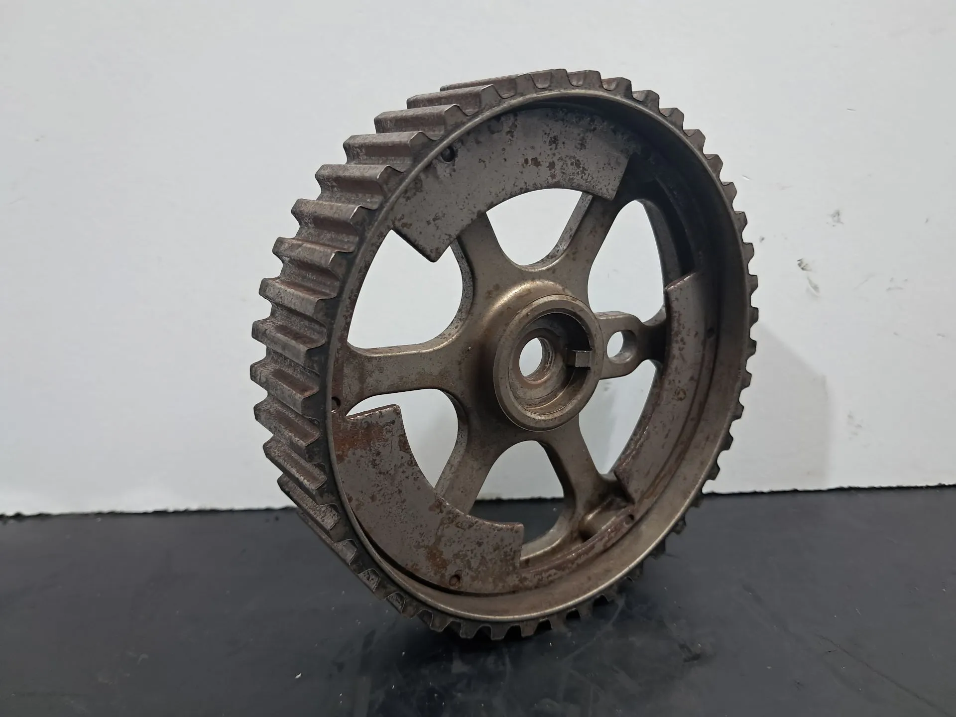 Crankshaft / Engine pulley  FORD Focus II Carrinha (DA_)