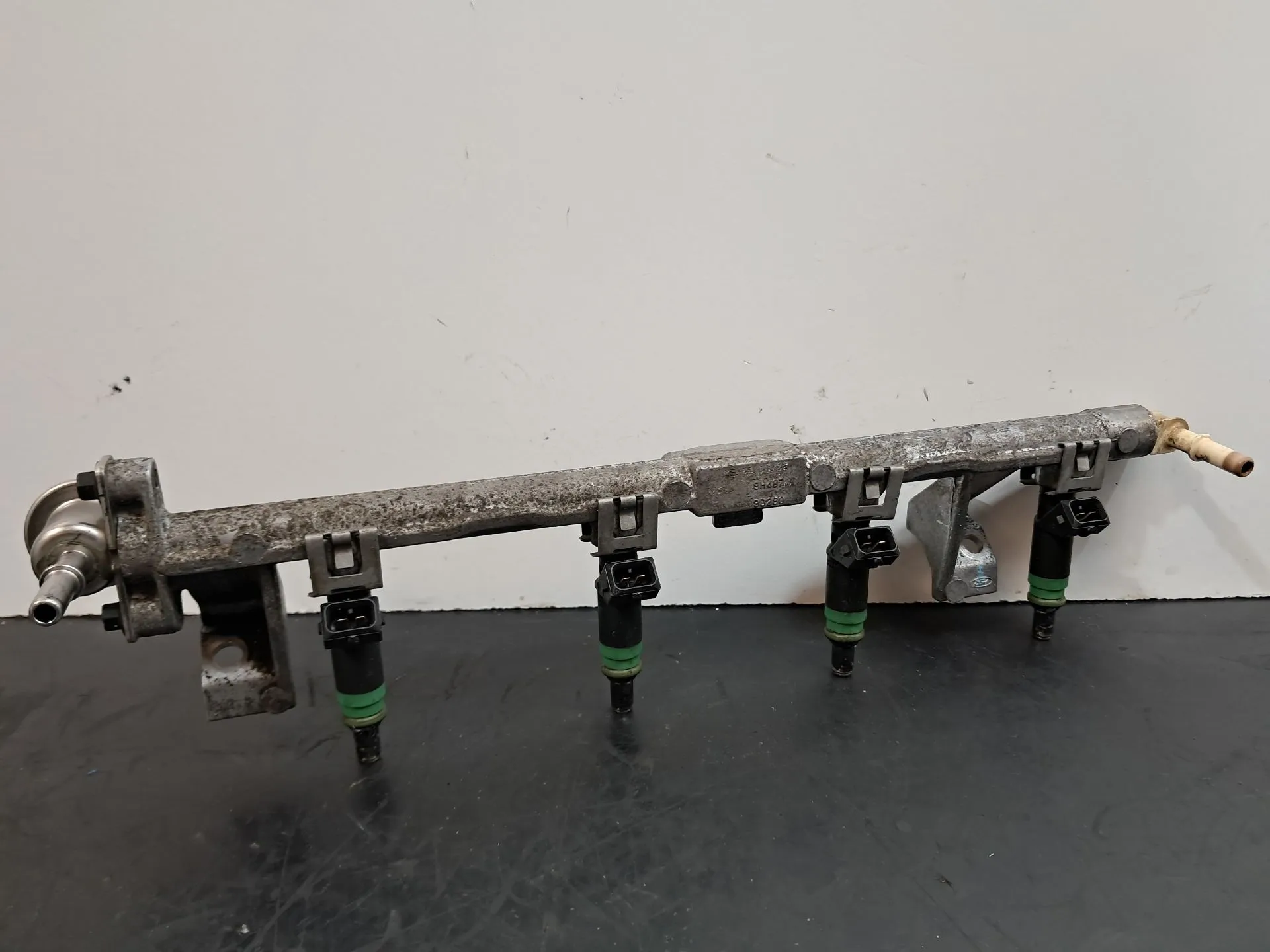 Fuel rail FORD Fiesta IV (JA_, JB_)
