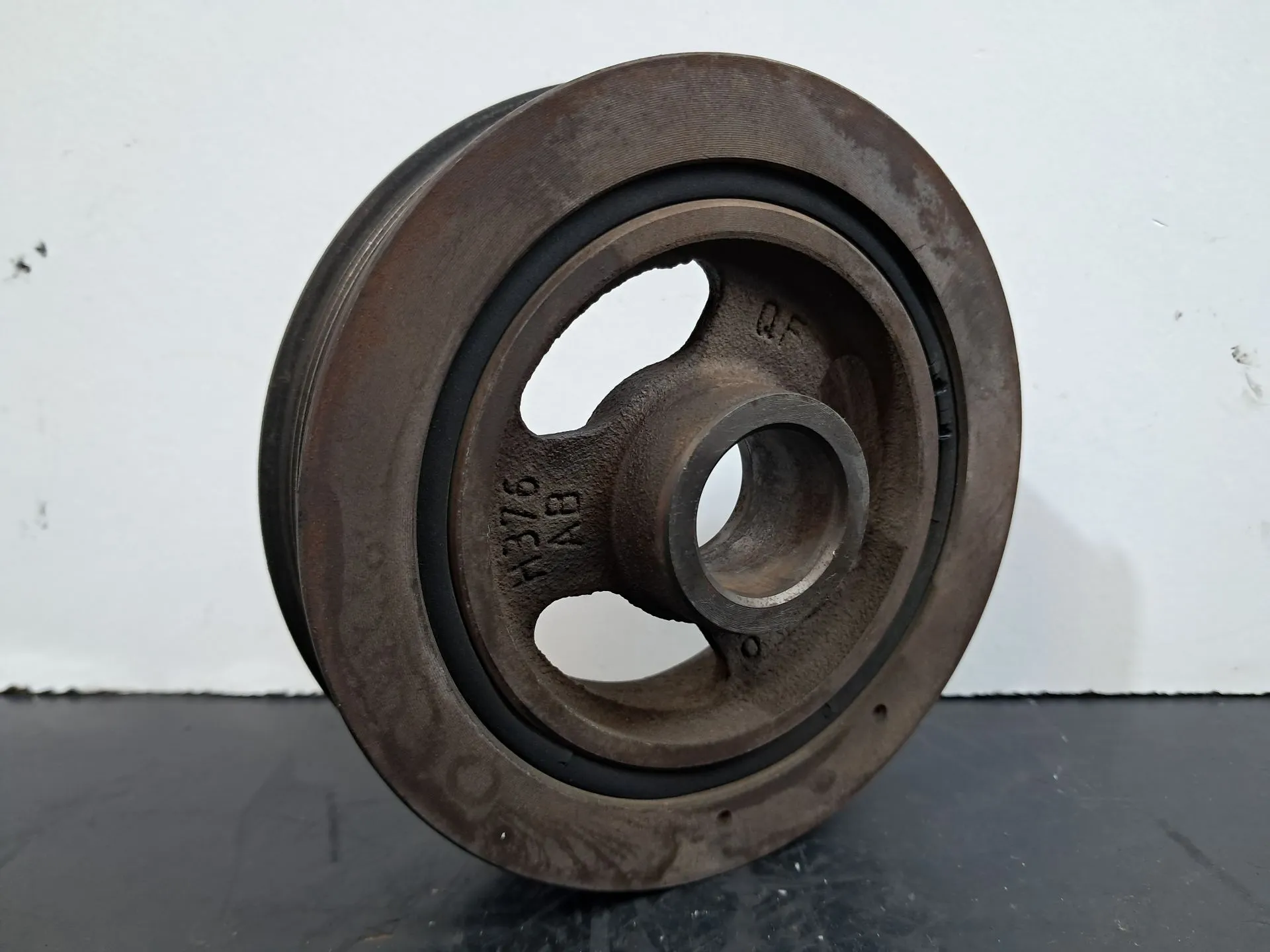 Crankshaft / Engine pulley  FORD Fiesta IV (JA_, JB_)