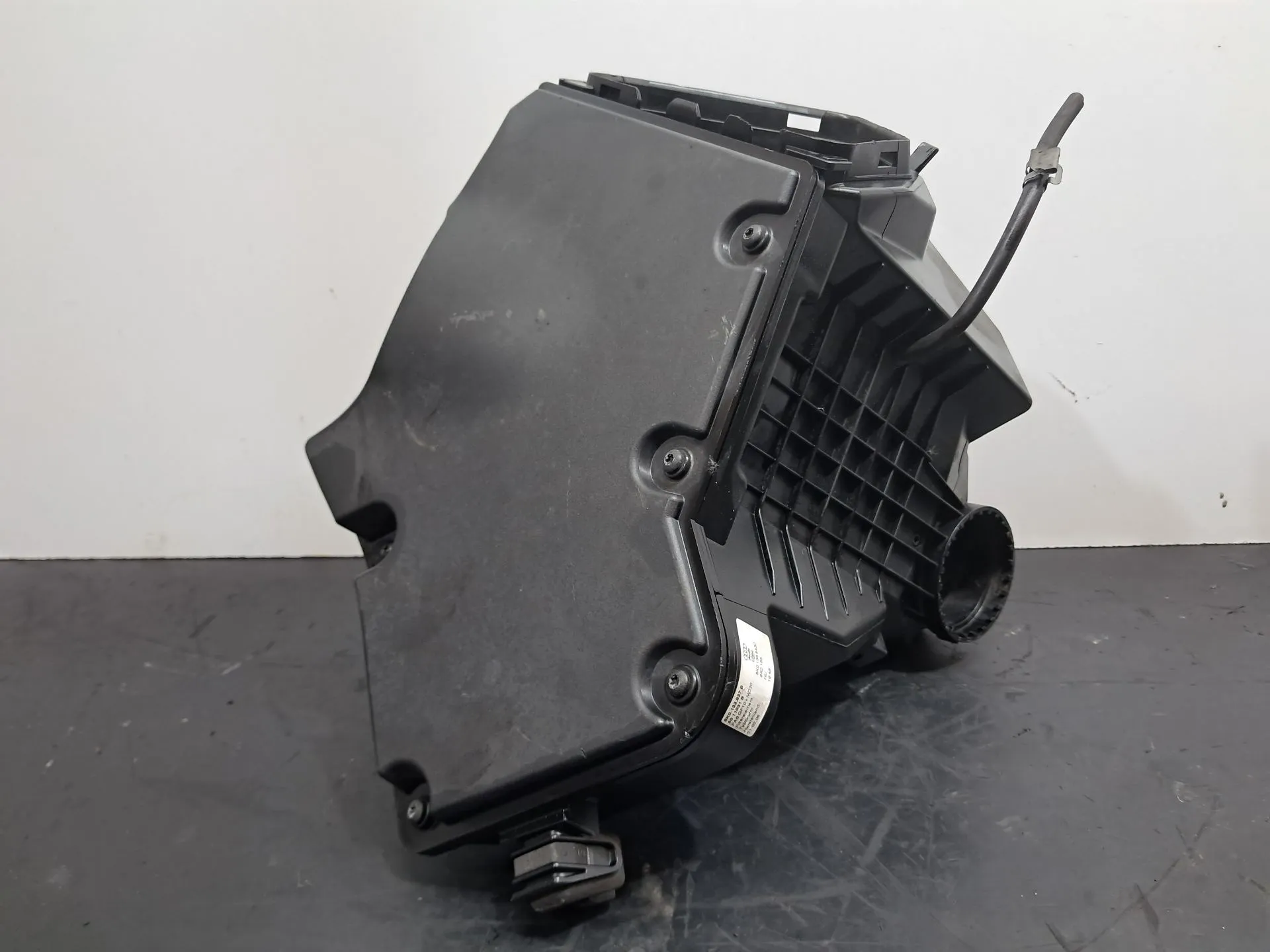 Air filter box AUDI A4 (8K2, B8)