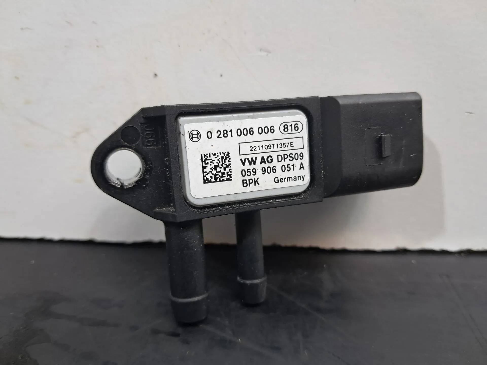 DPF pressure difference sensor AUDI A4 (8K2, B8)