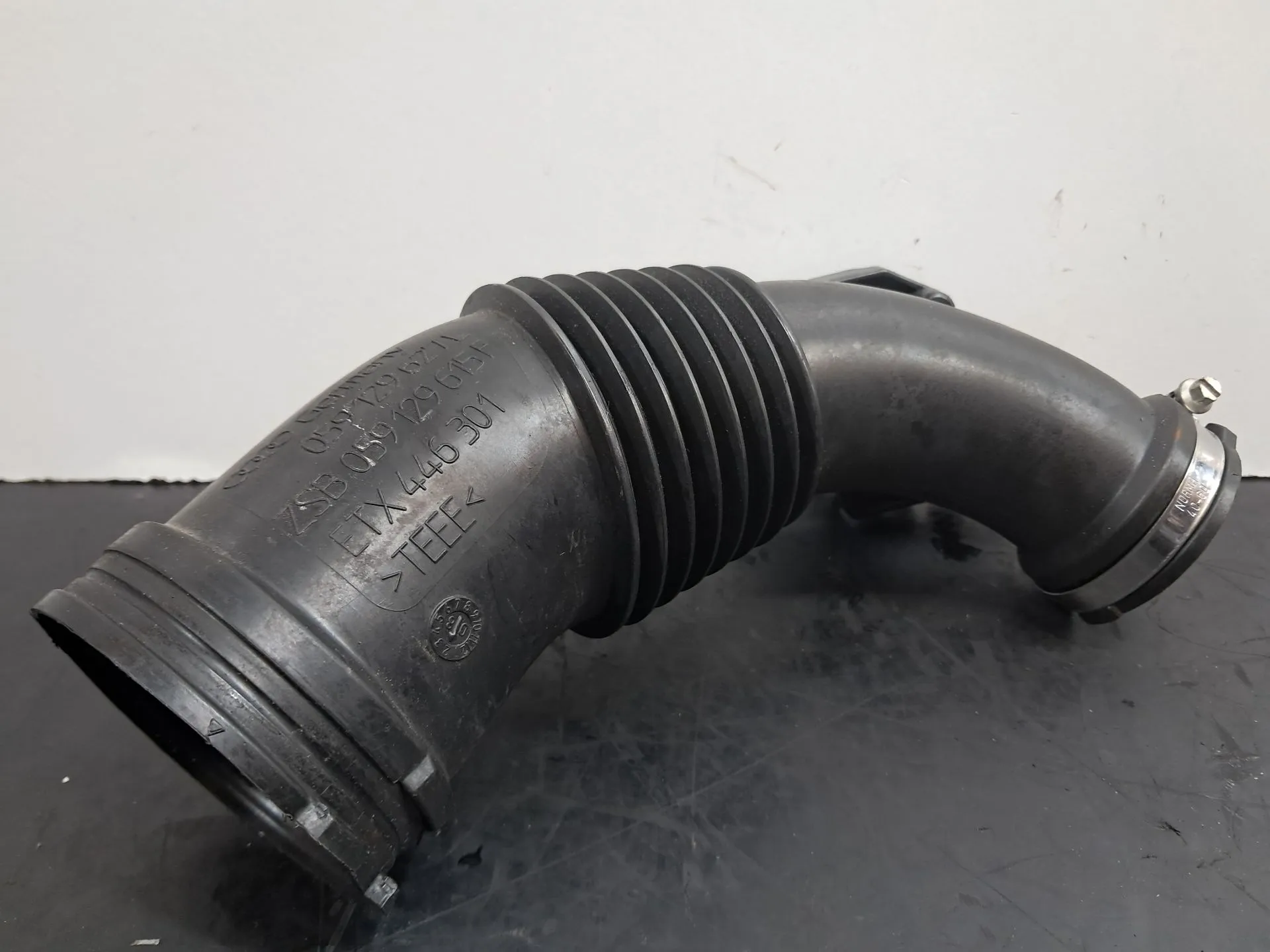Tuyau d'admission d'air  AUDI A4 (8K2, B8)