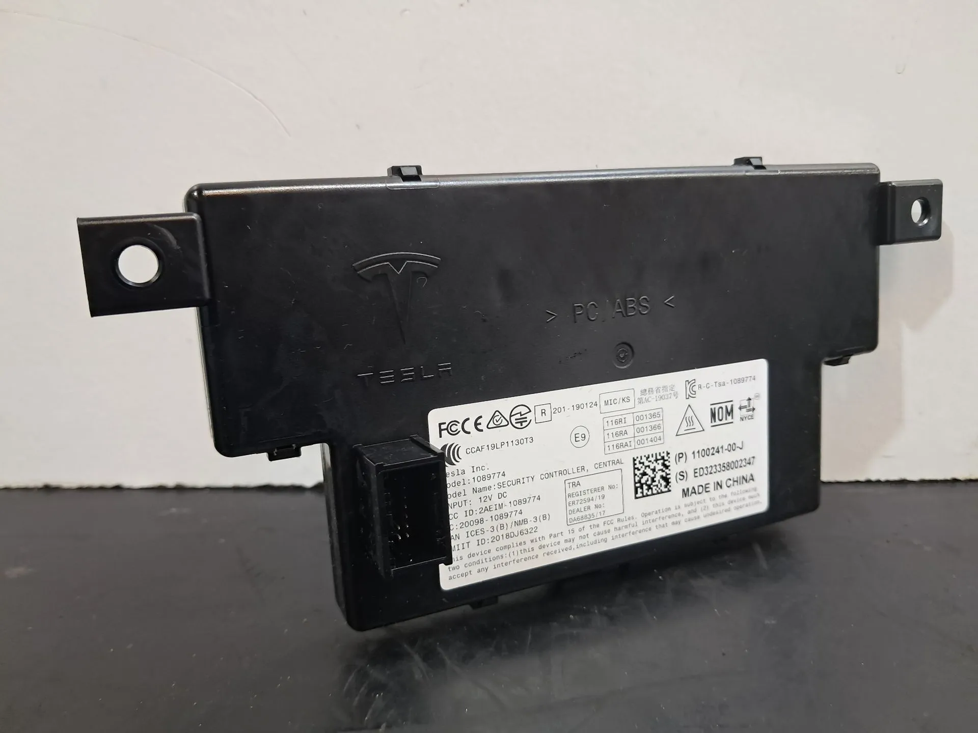 Centralina do fecho central TESLA Model Y (5YJY)