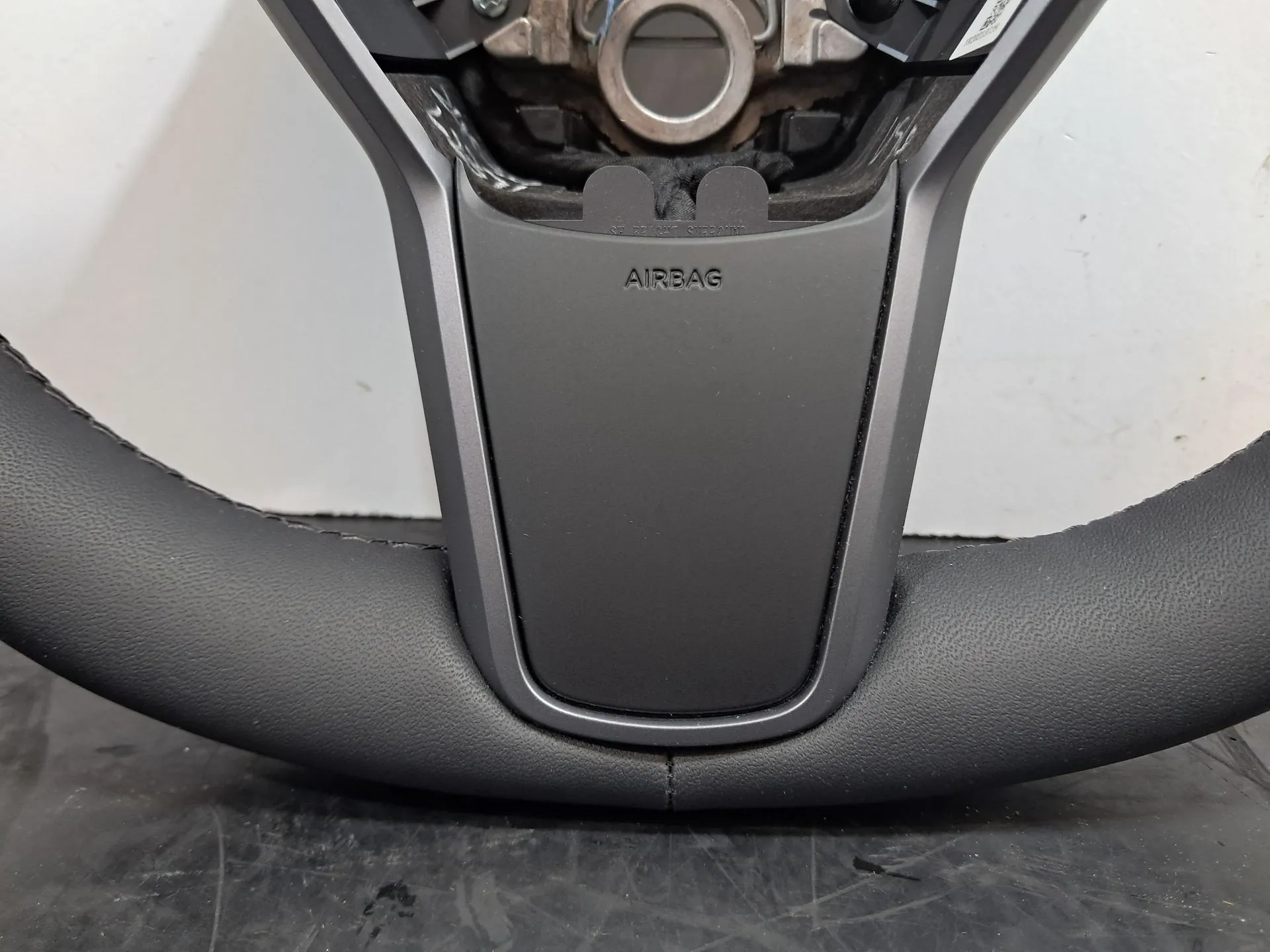Volante TESLA Model Y (5YJY) Imagem-1