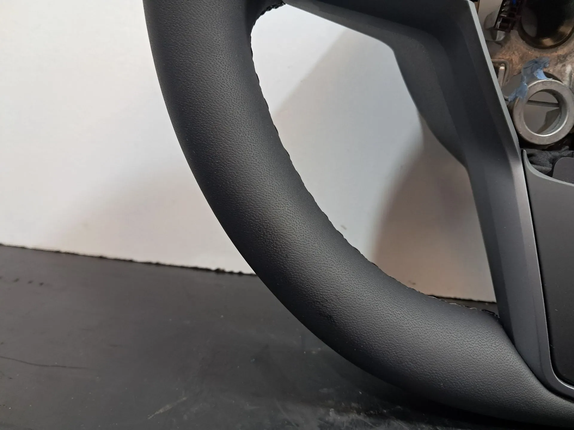 Volante TESLA Model Y (5YJY) Imagem-2