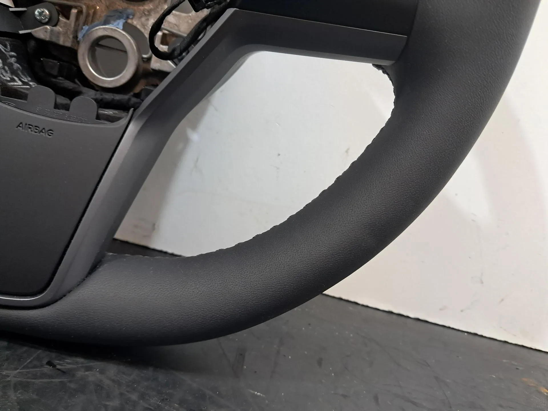 Volante TESLA Model Y (5YJY) Imagem-8