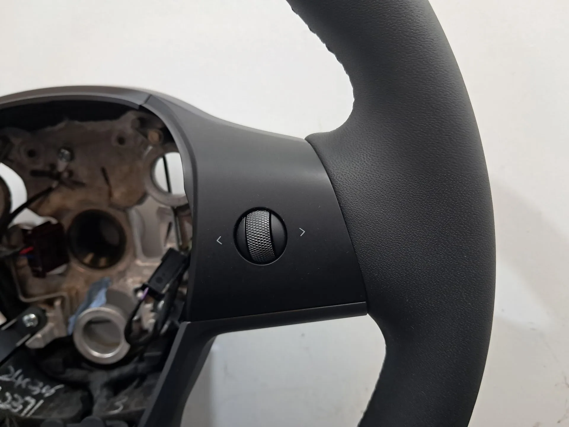 Volante TESLA Model Y (5YJY) Imagem-7