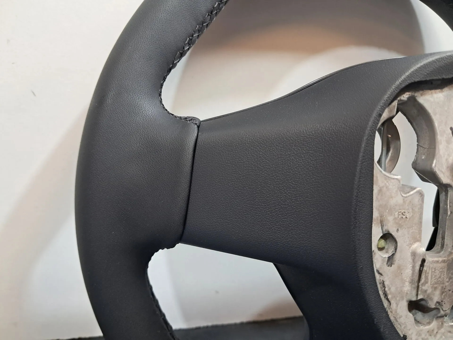 Volante TESLA Model Y (5YJY) Imagem-17