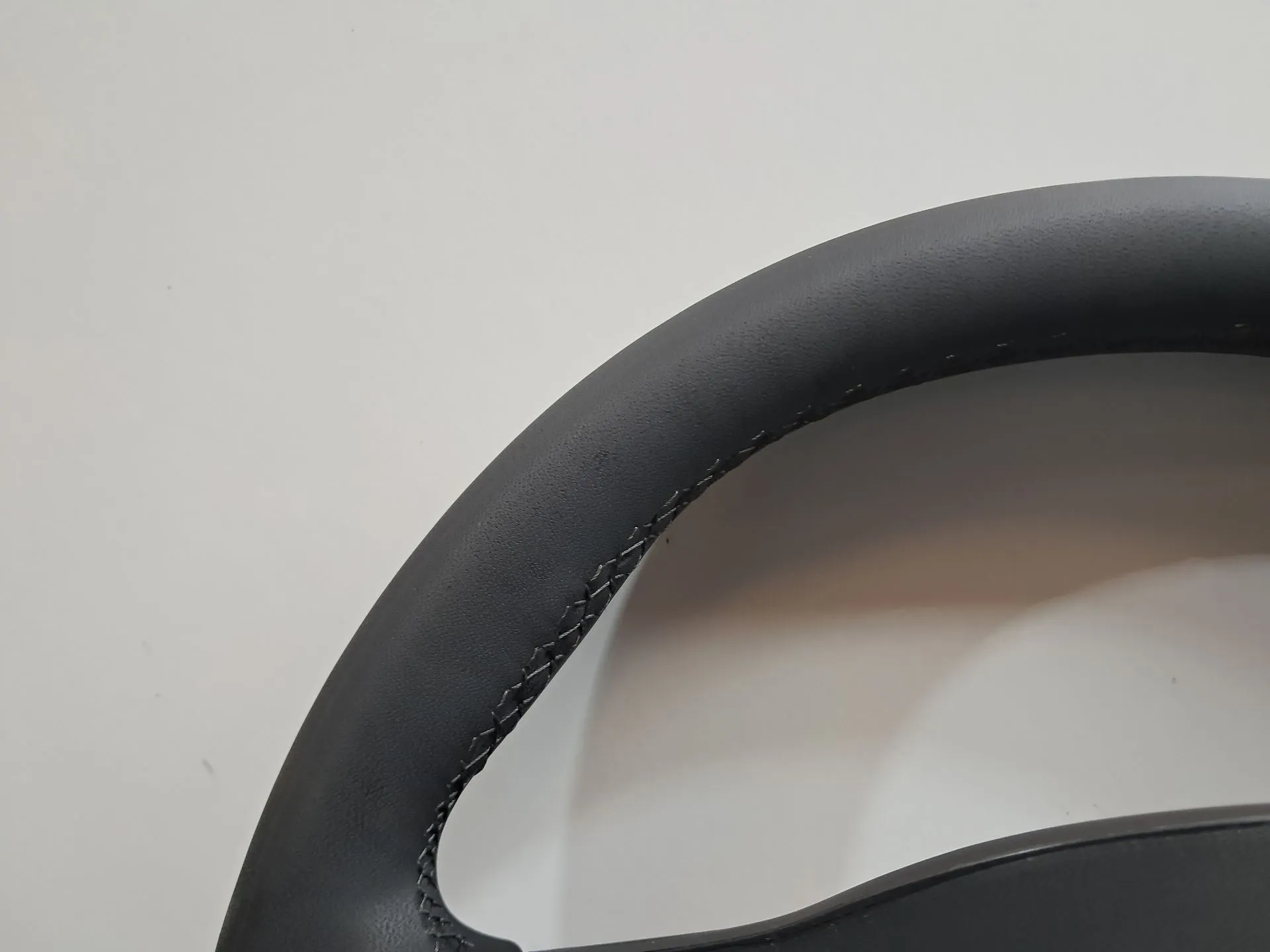 Volante TESLA Model Y (5YJY) Imagem-18