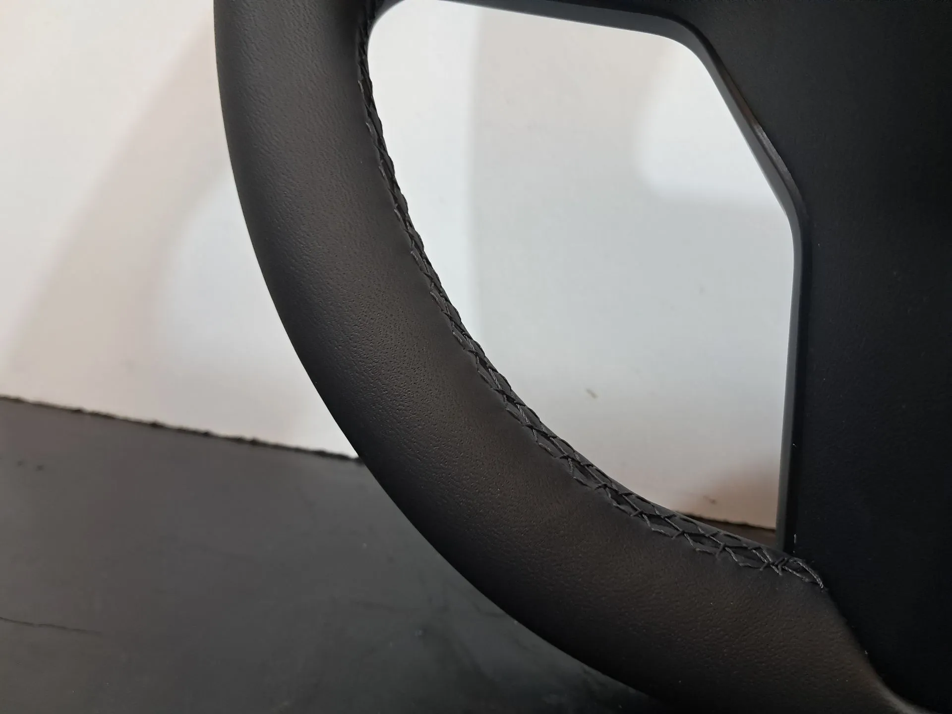 Volante TESLA Model Y (5YJY) Imagem-16