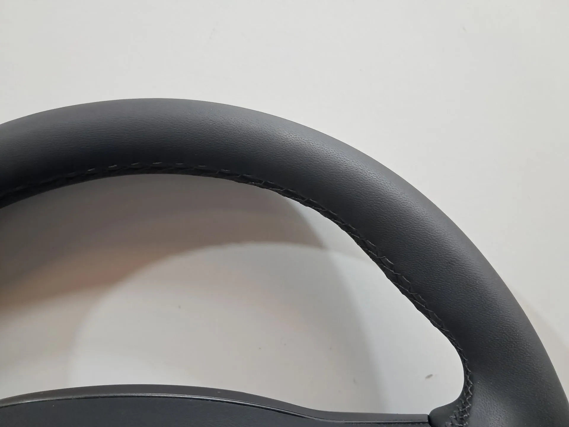 Volante TESLA Model Y (5YJY) Imagem-19