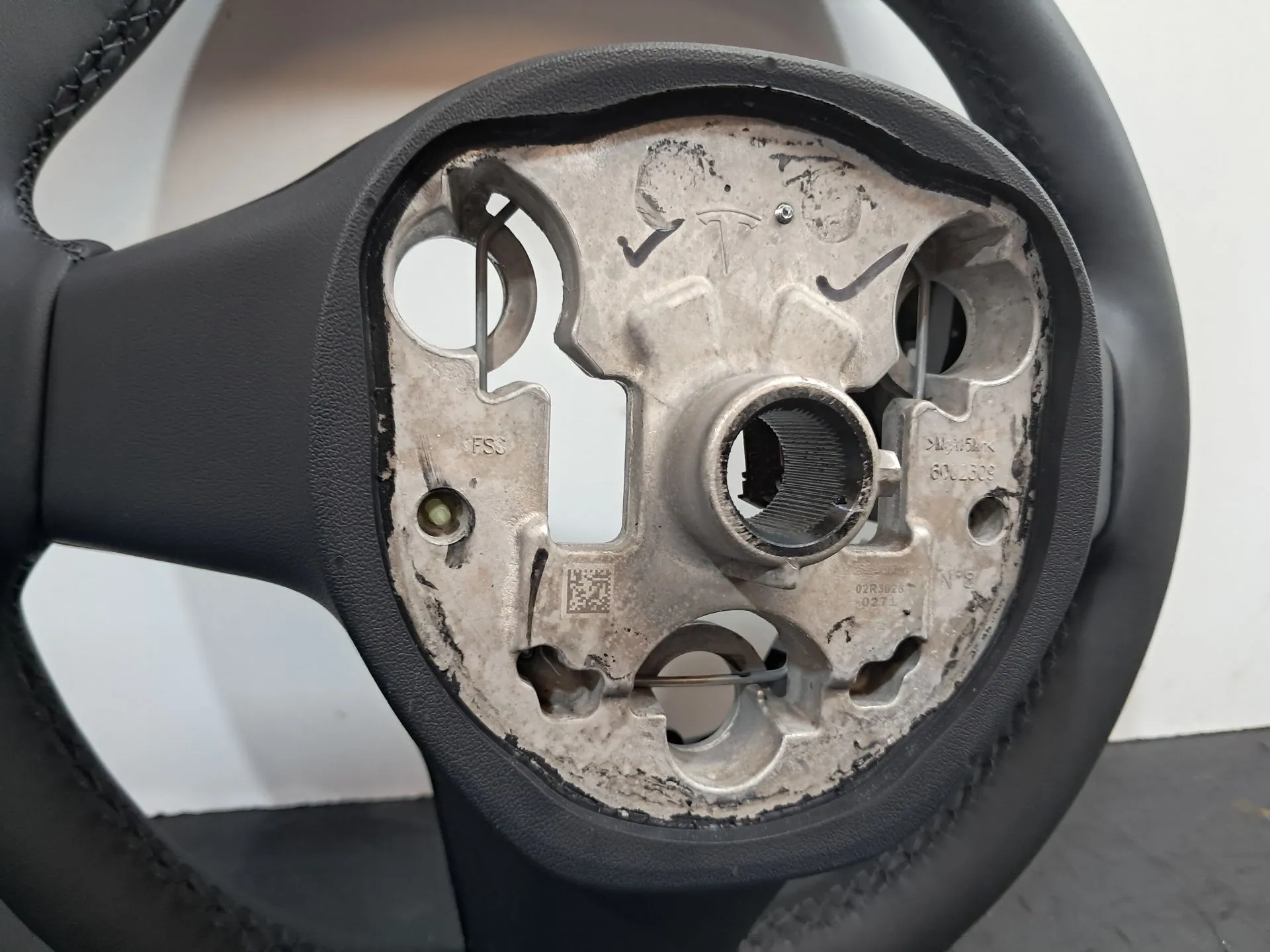 Volante TESLA Model Y (5YJY) Imagem-22
