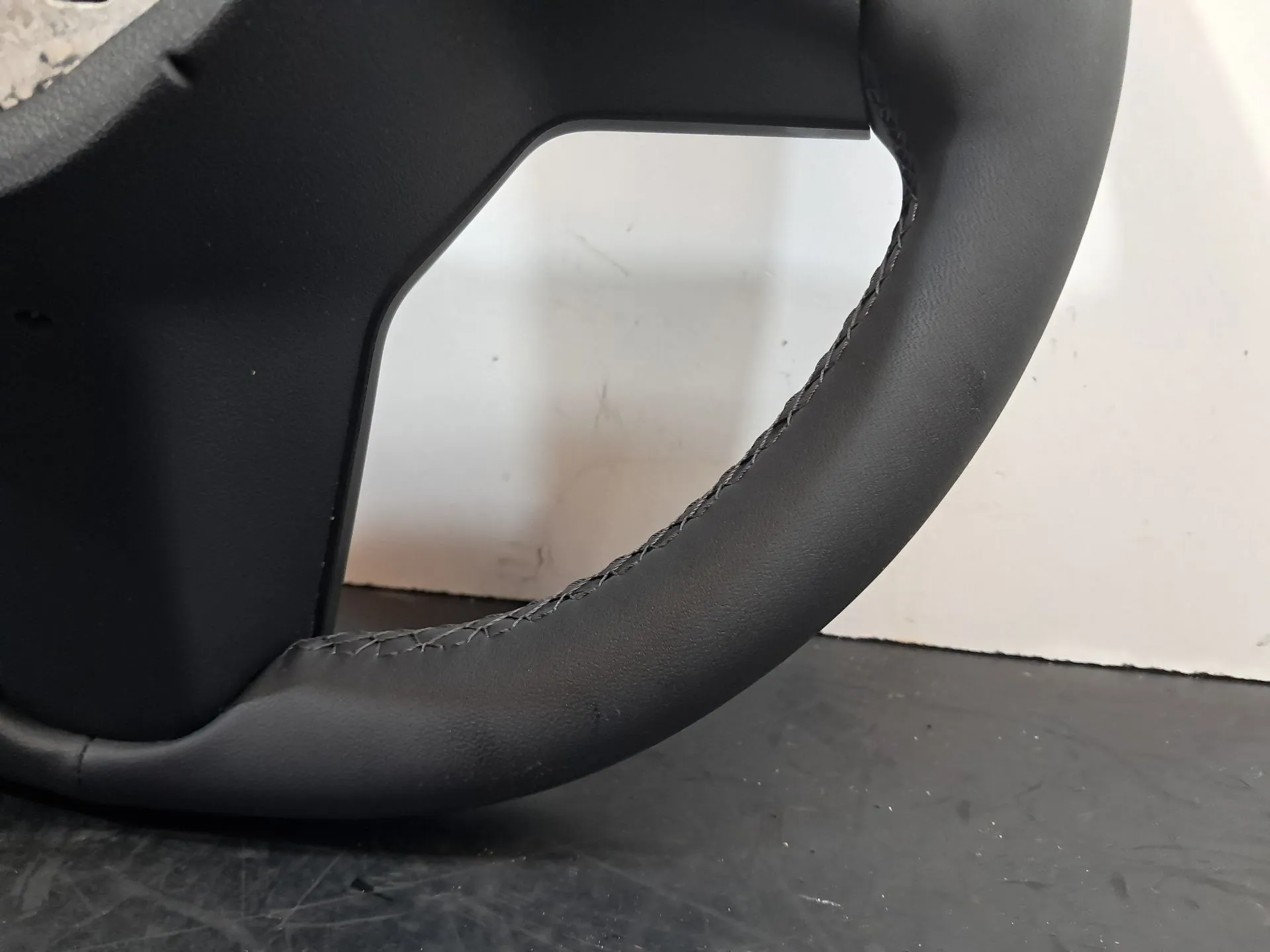 Volante TESLA Model Y (5YJY) Imagem-21