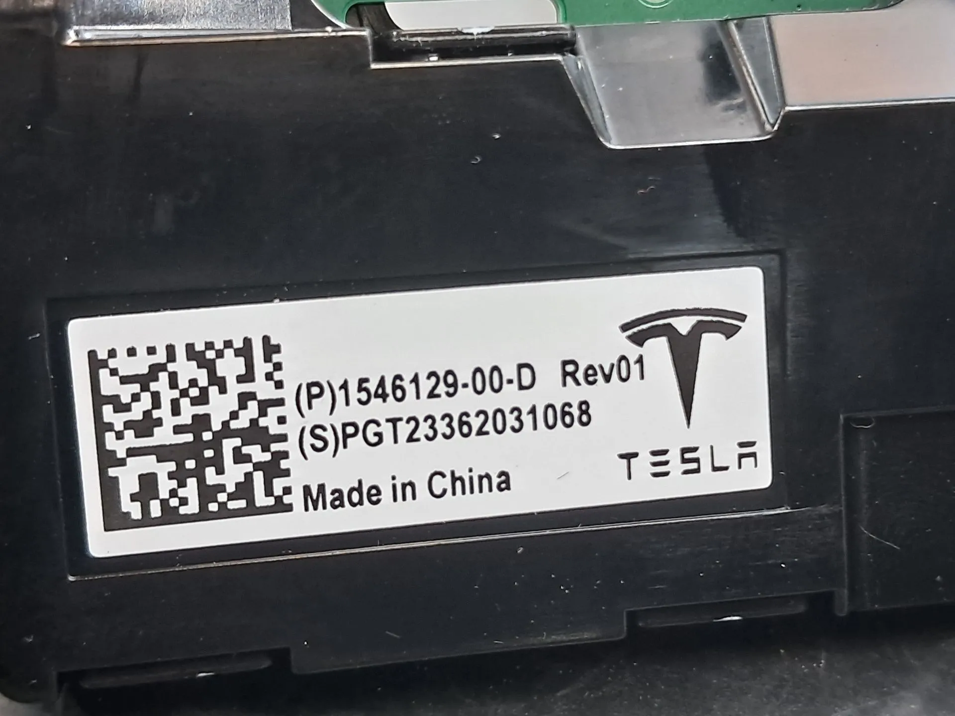 Módulo USB / AUX / IPOD TESLA Model Y (5YJY) Imagem-1