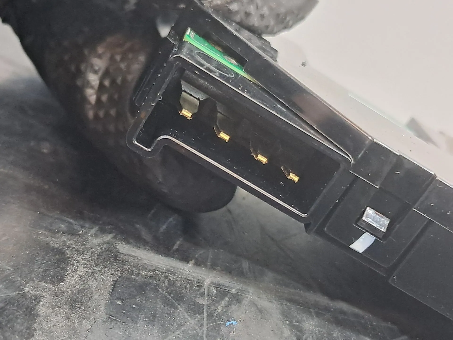 Módulo USB / AUX / IPOD TESLA Model Y (5YJY) Imagem-3