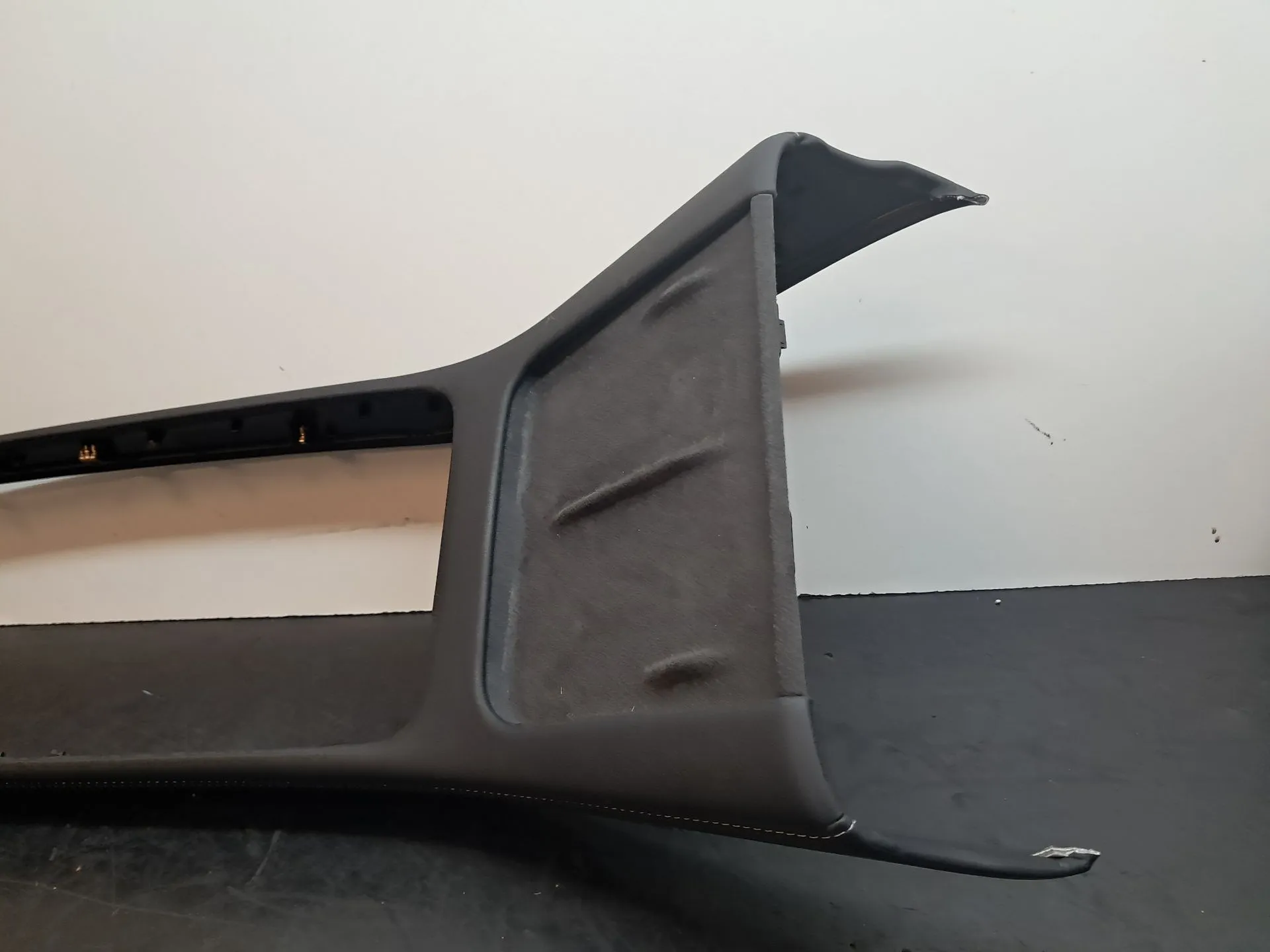 Consola central TESLA Model Y (5YJY) Imagem-1