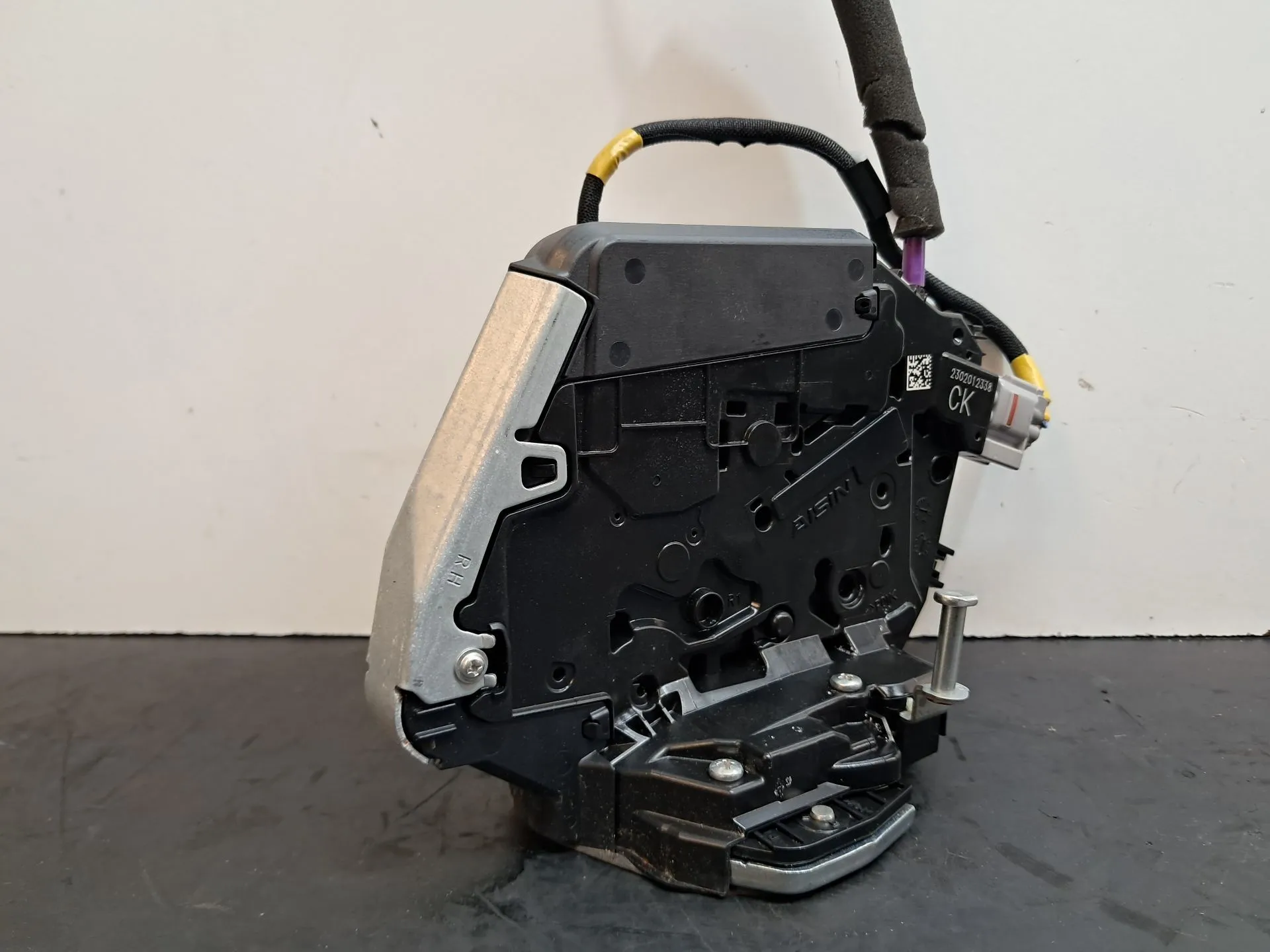 Fechadura / fecho porta trás direito LEXUS NX II (_A2_, _H2_)