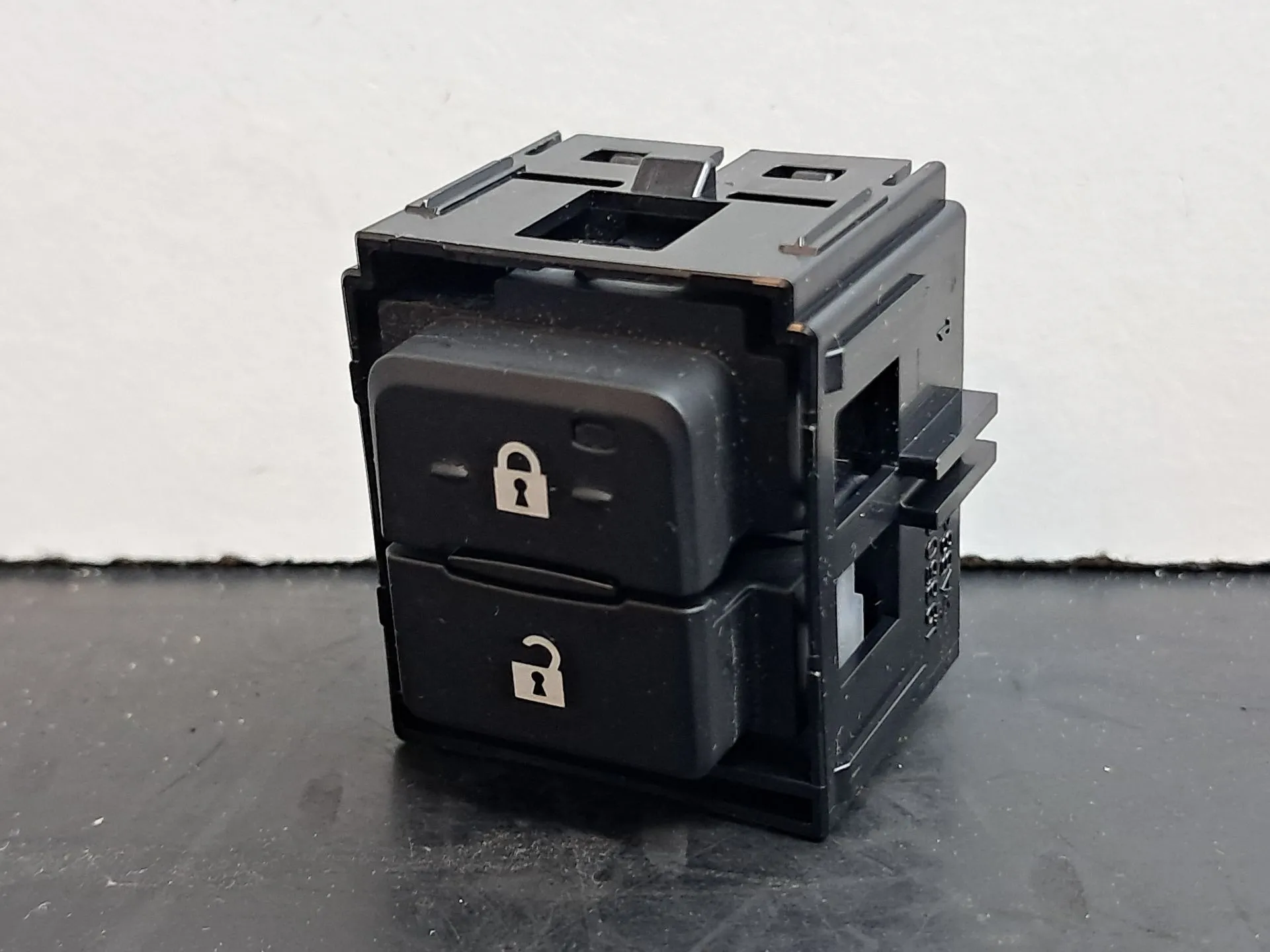 Botão / interruptor trancar portas LEXUS NX II (_A2_, _H2_)