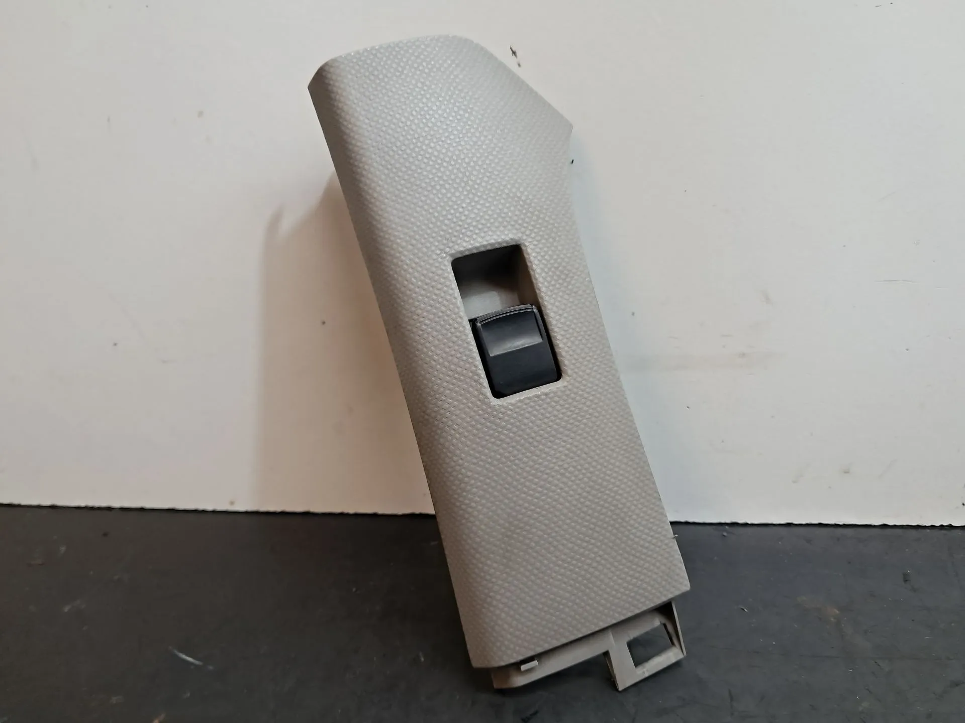 Mando / interruptor elevalunas delantero derecho TOYOTA Yaris (_P9_)