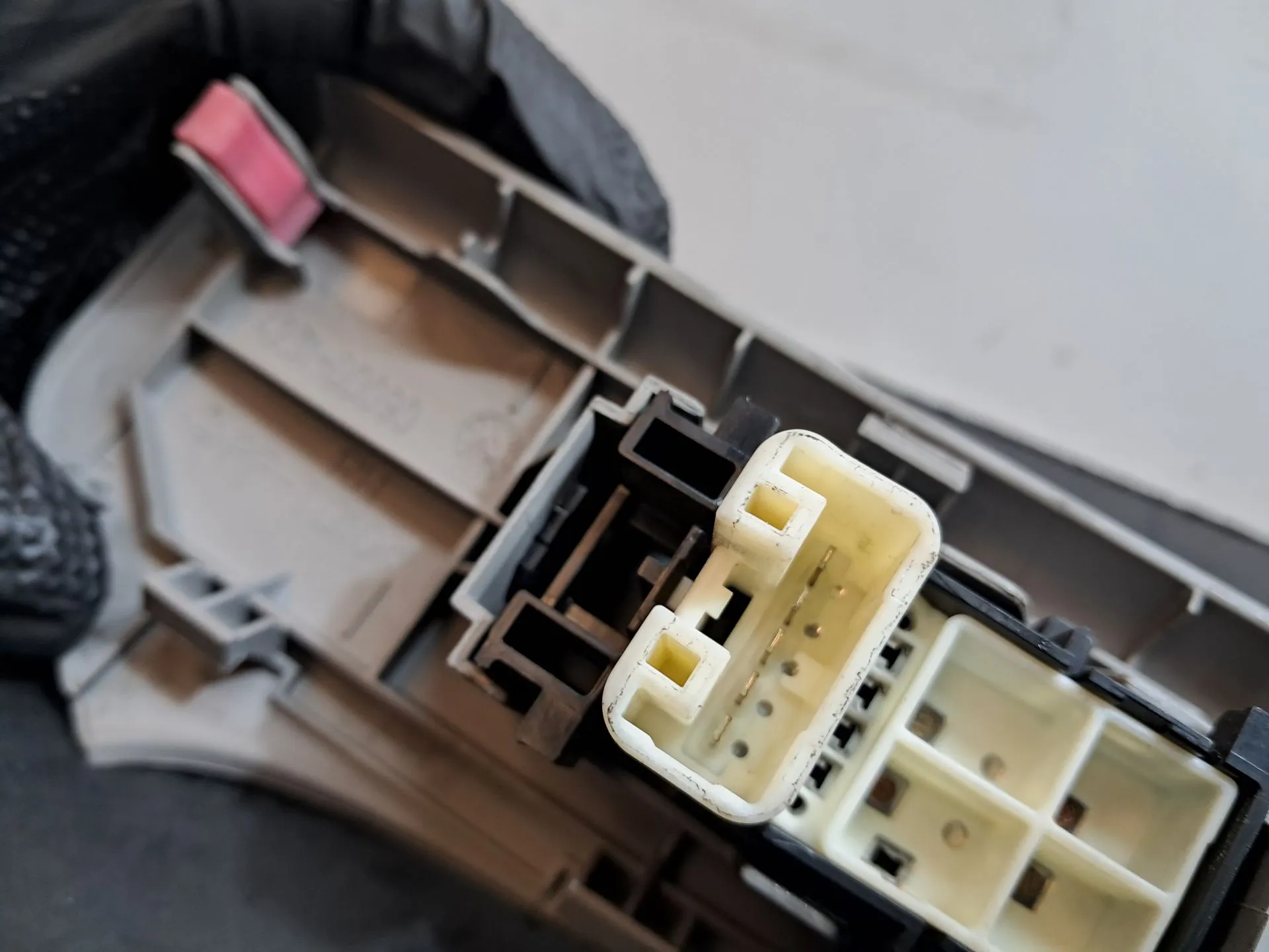 Right Front window control TOYOTA Yaris (_P9_) Imagem-6
