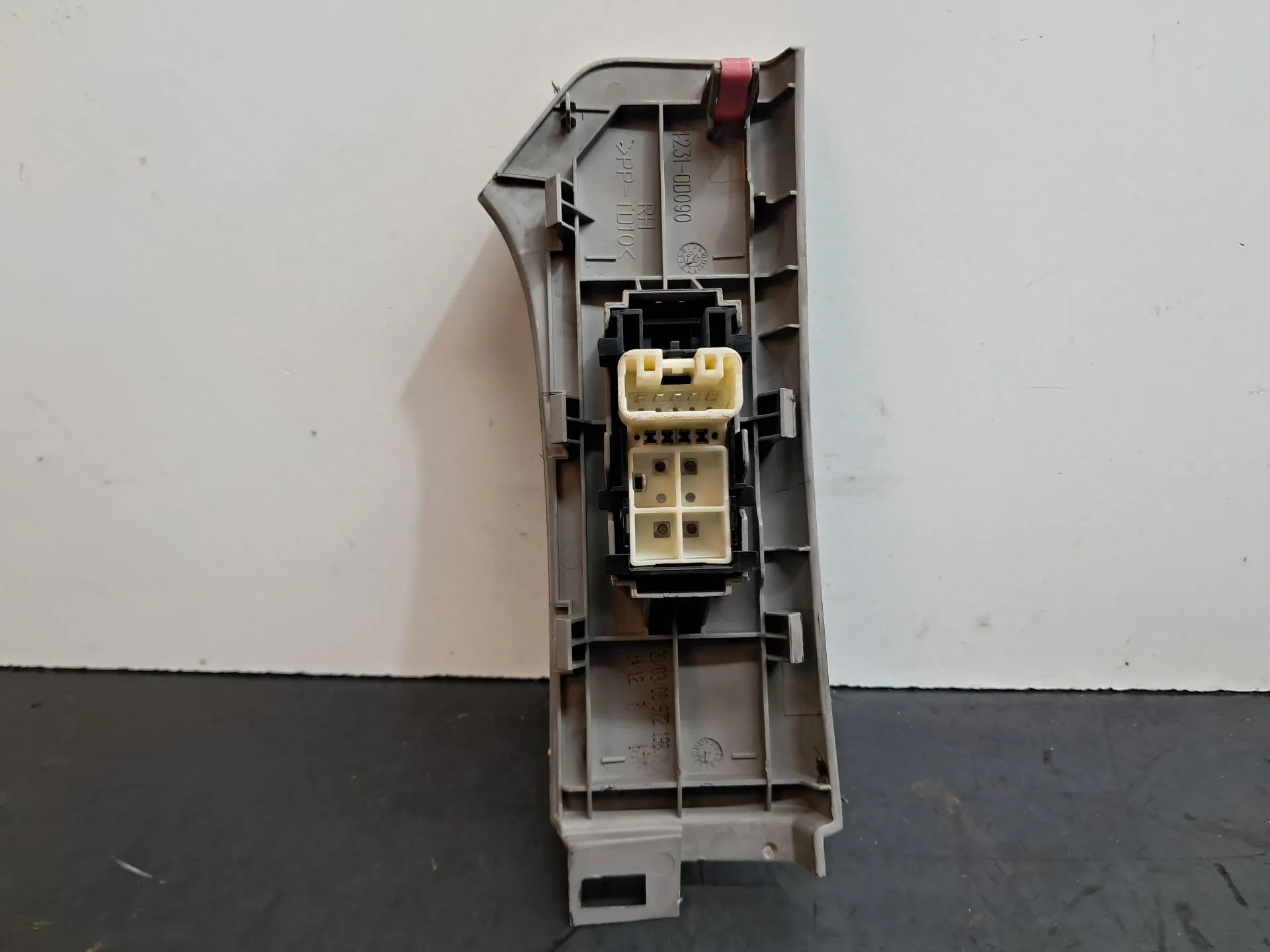 Right Front window control TOYOTA Yaris (_P9_) Imagem-4