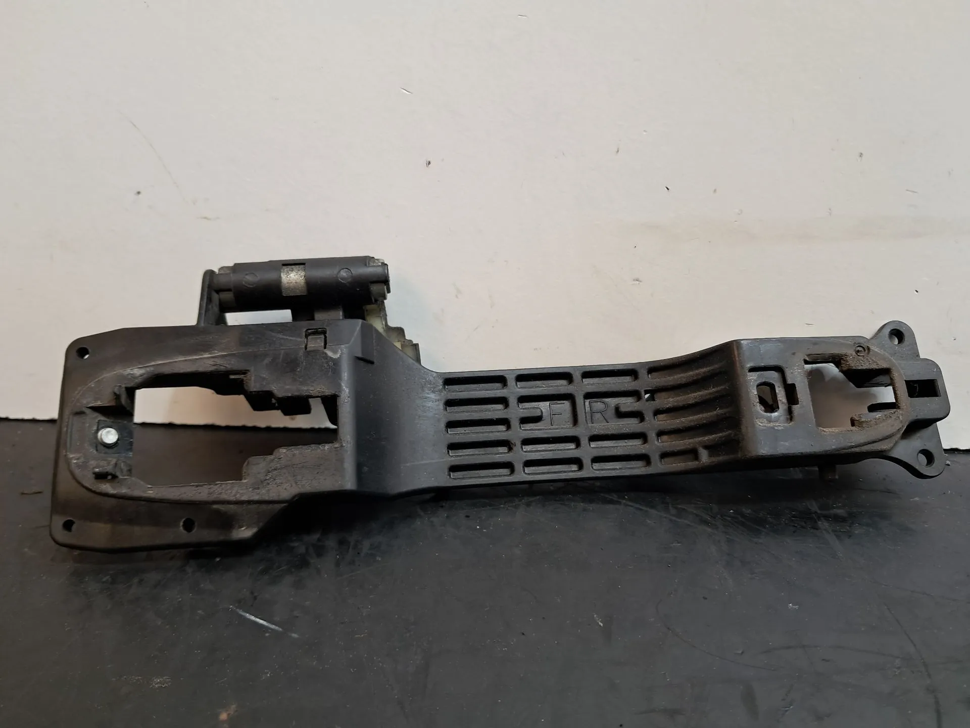 Soporte Manija puerta Delantera Derecha TOYOTA Yaris (_P9_)
