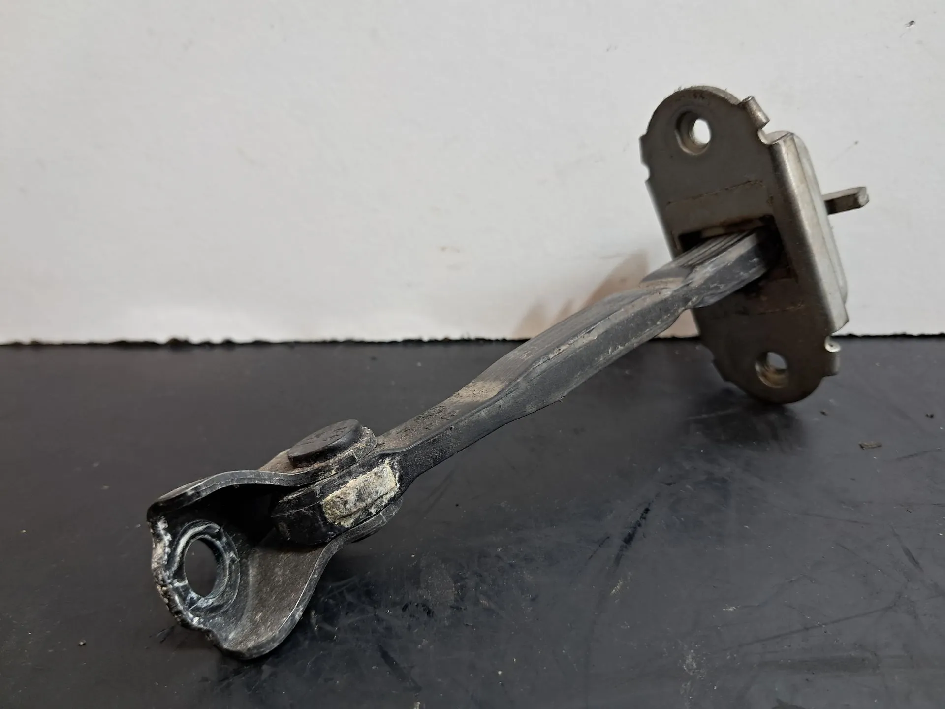 Limitador de puerta delantero derecho TOYOTA Yaris (_P9_)