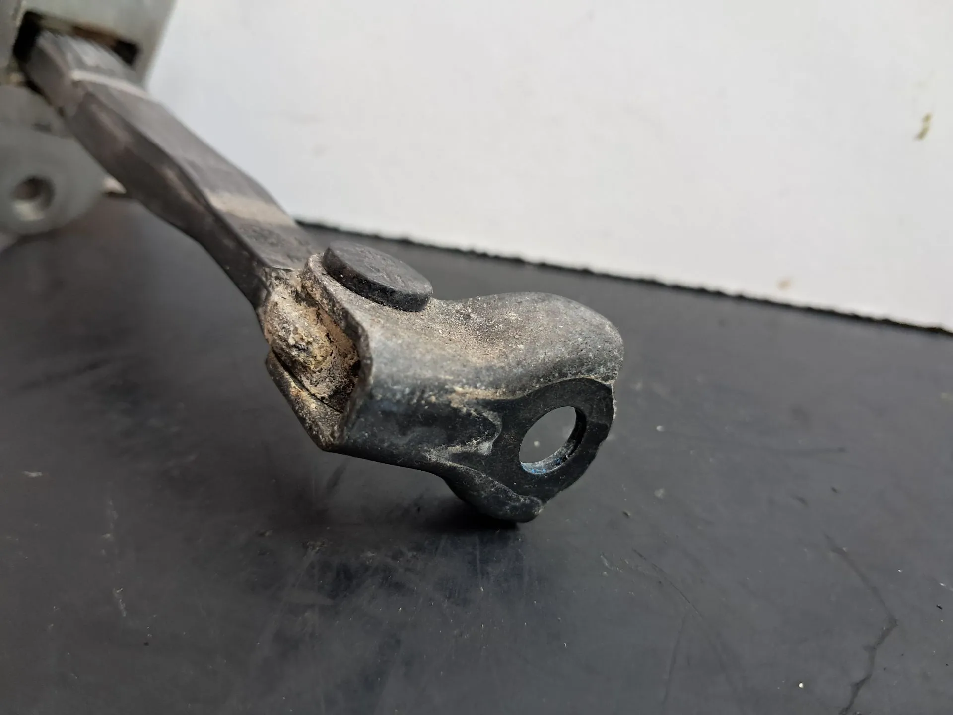 Limitatore porta anteriore destro TOYOTA Yaris (_P9_) Imagem-1