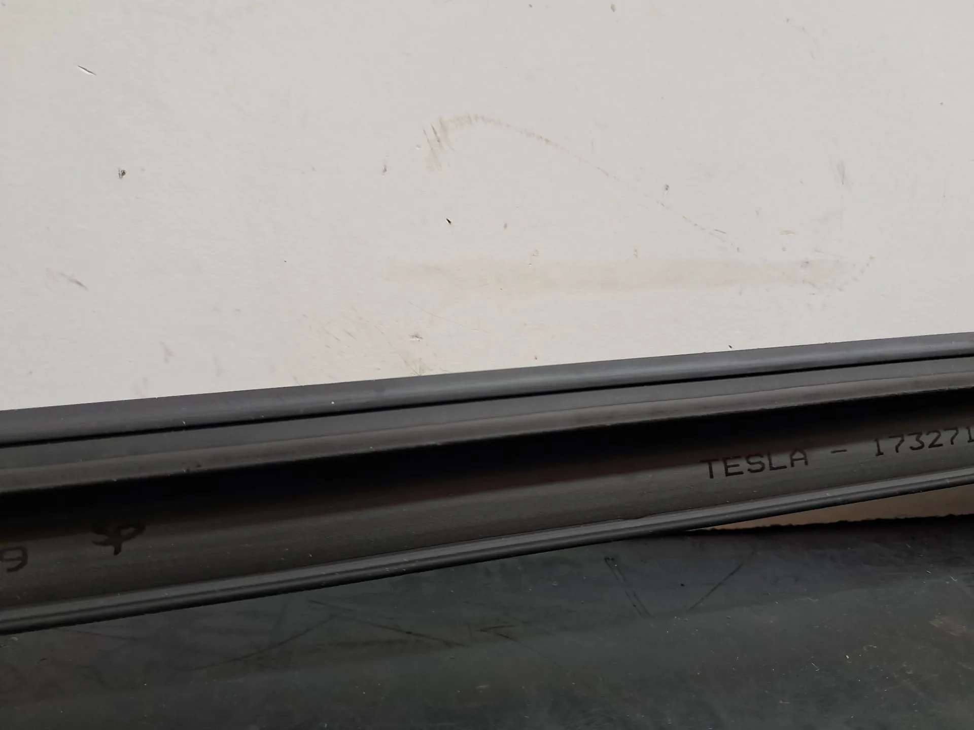 Raspador Vidrio de Puerta Delantera Derecha TESLA Model Y (5YJY) Imagem-2