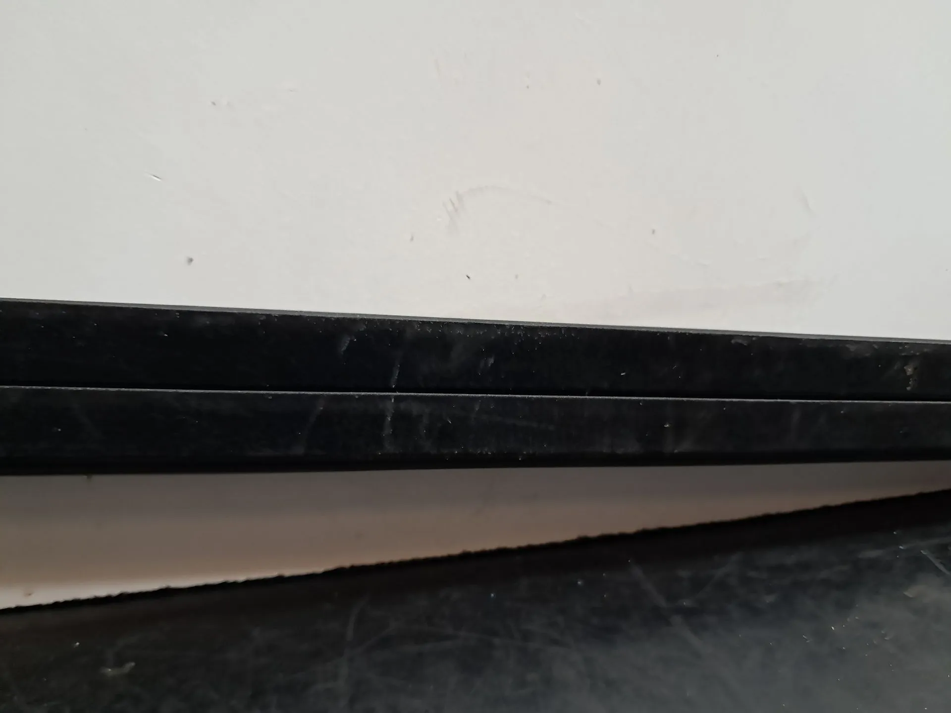 Raspador Vidrio de Puerta Delantera Derecha TESLA Model Y (5YJY) Imagem-9