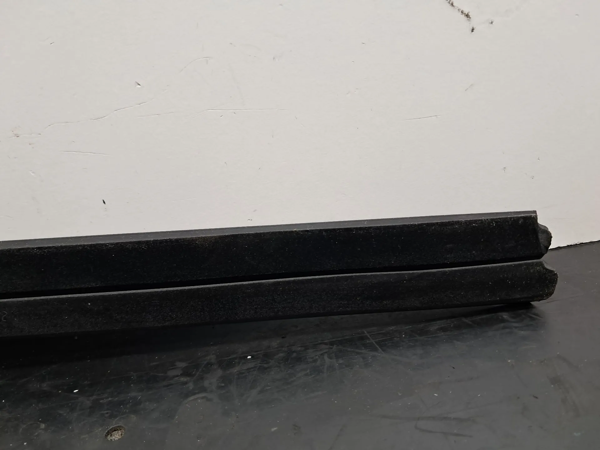 Raspador Vidrio de Puerta Delantera Derecha TESLA Model Y (5YJY) Imagem-11