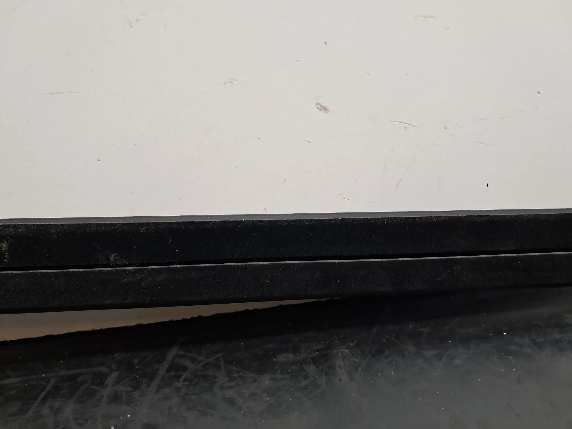 Raspador Vidrio de Puerta Delantera Derecha TESLA Model Y (5YJY) Imagem-10