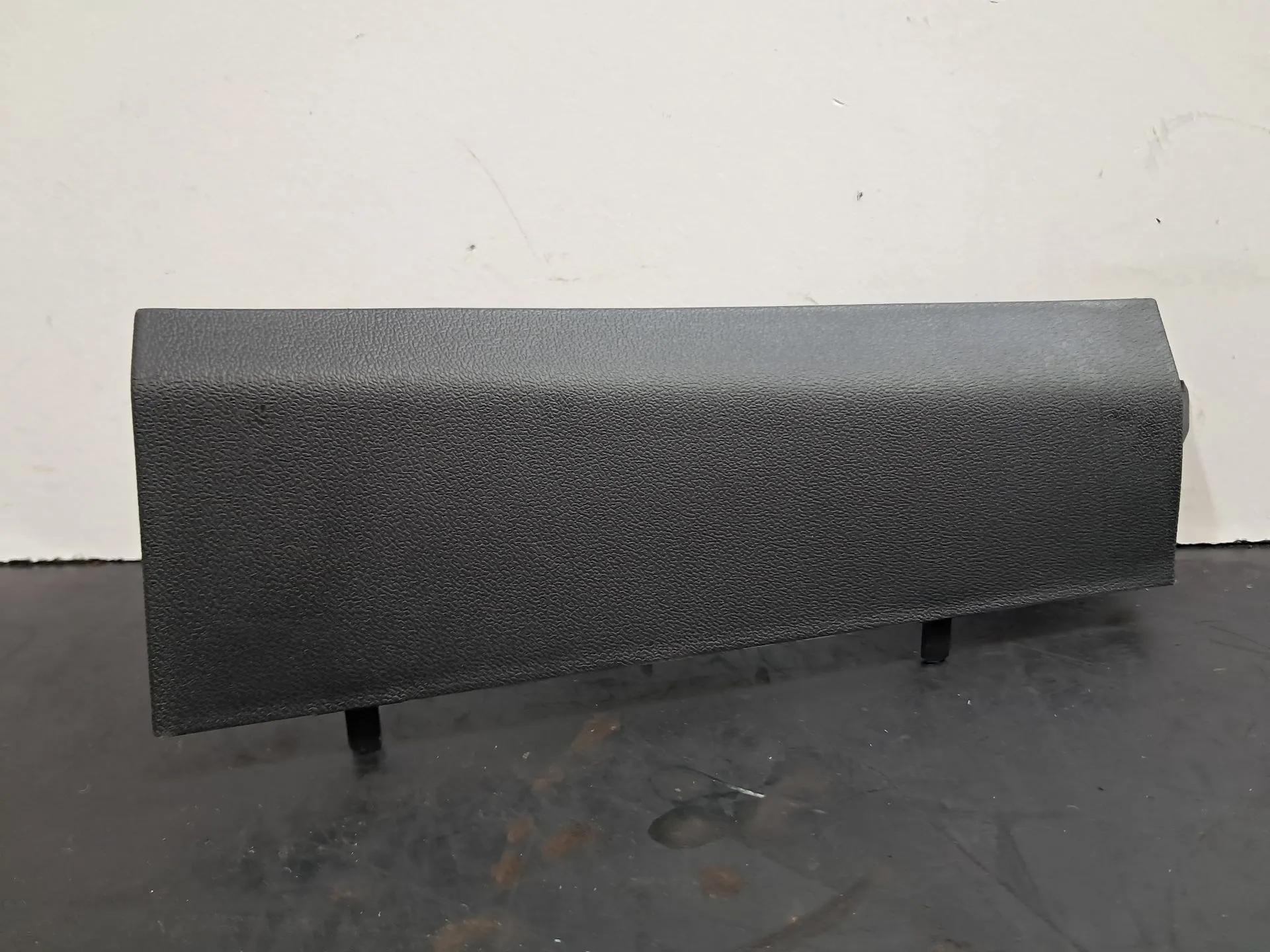 Forras de pilar A direito TESLA Model Y (5YJY)
