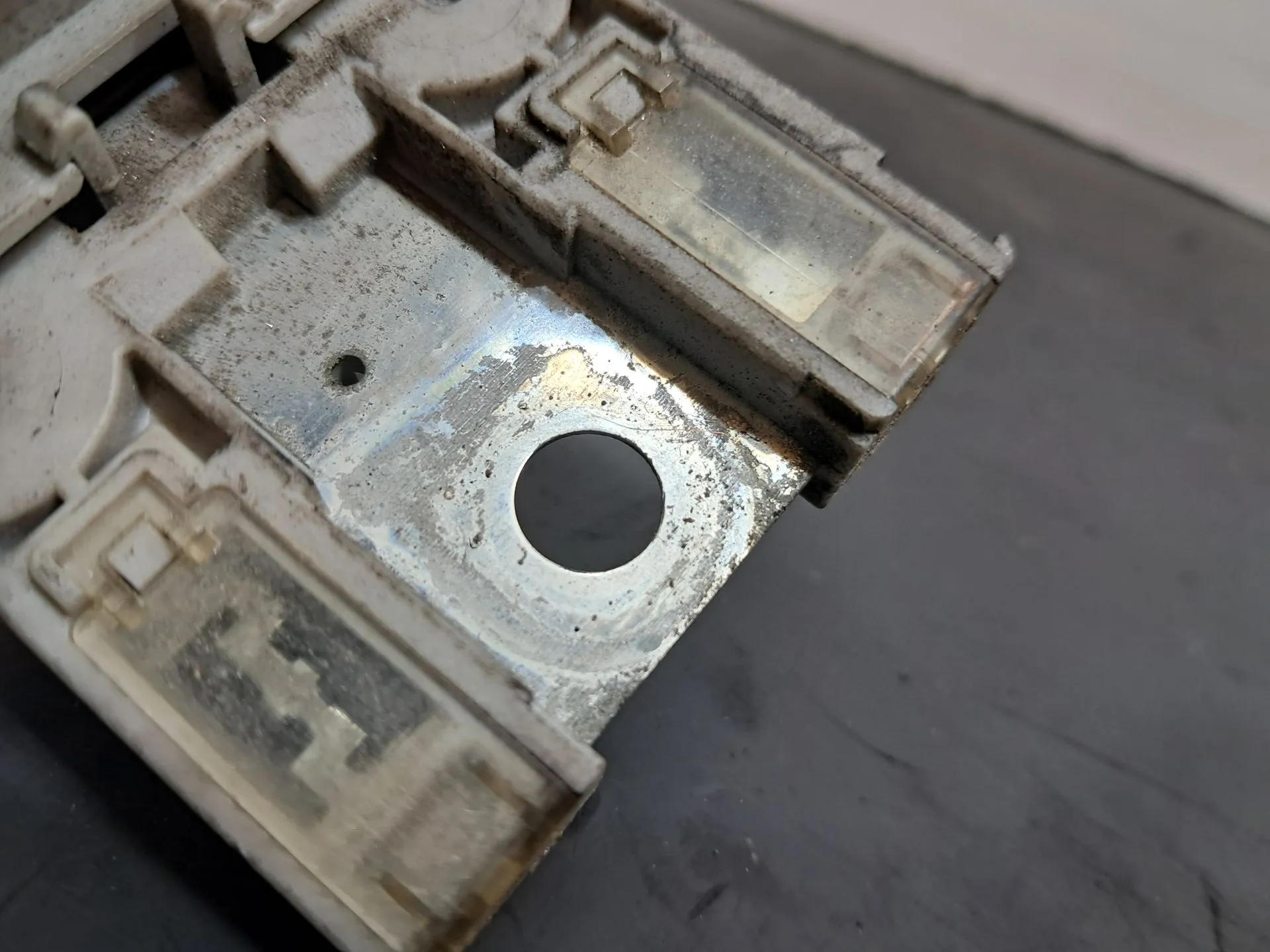 Boîte de fusibles de batterie MITSUBISHI Outlander II (CW_W) Imagem-3