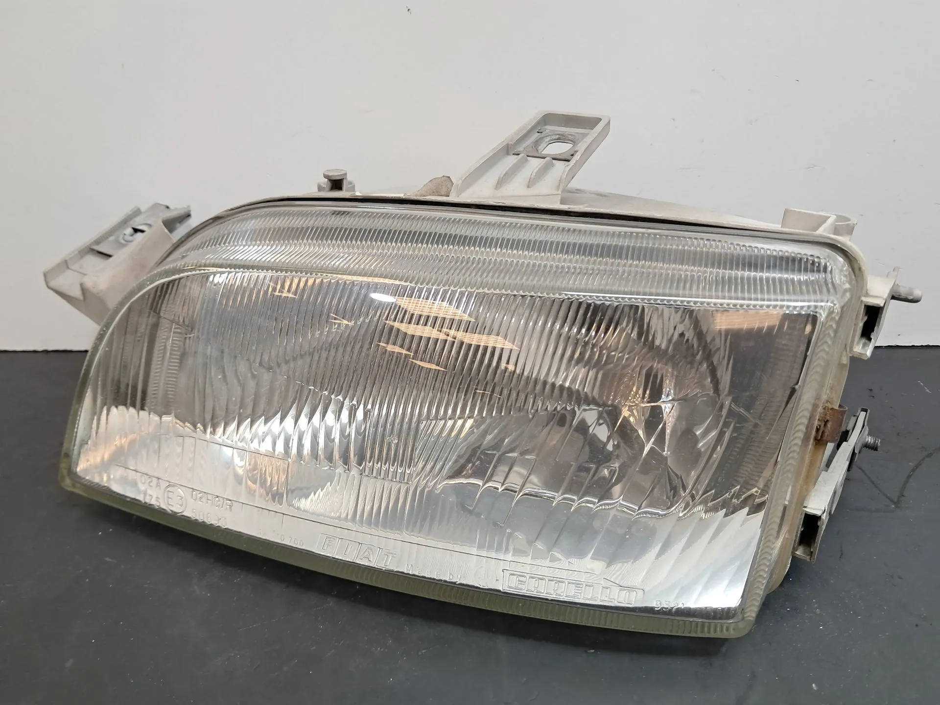 Ótica / farol esquerda FIAT Punto (176_)